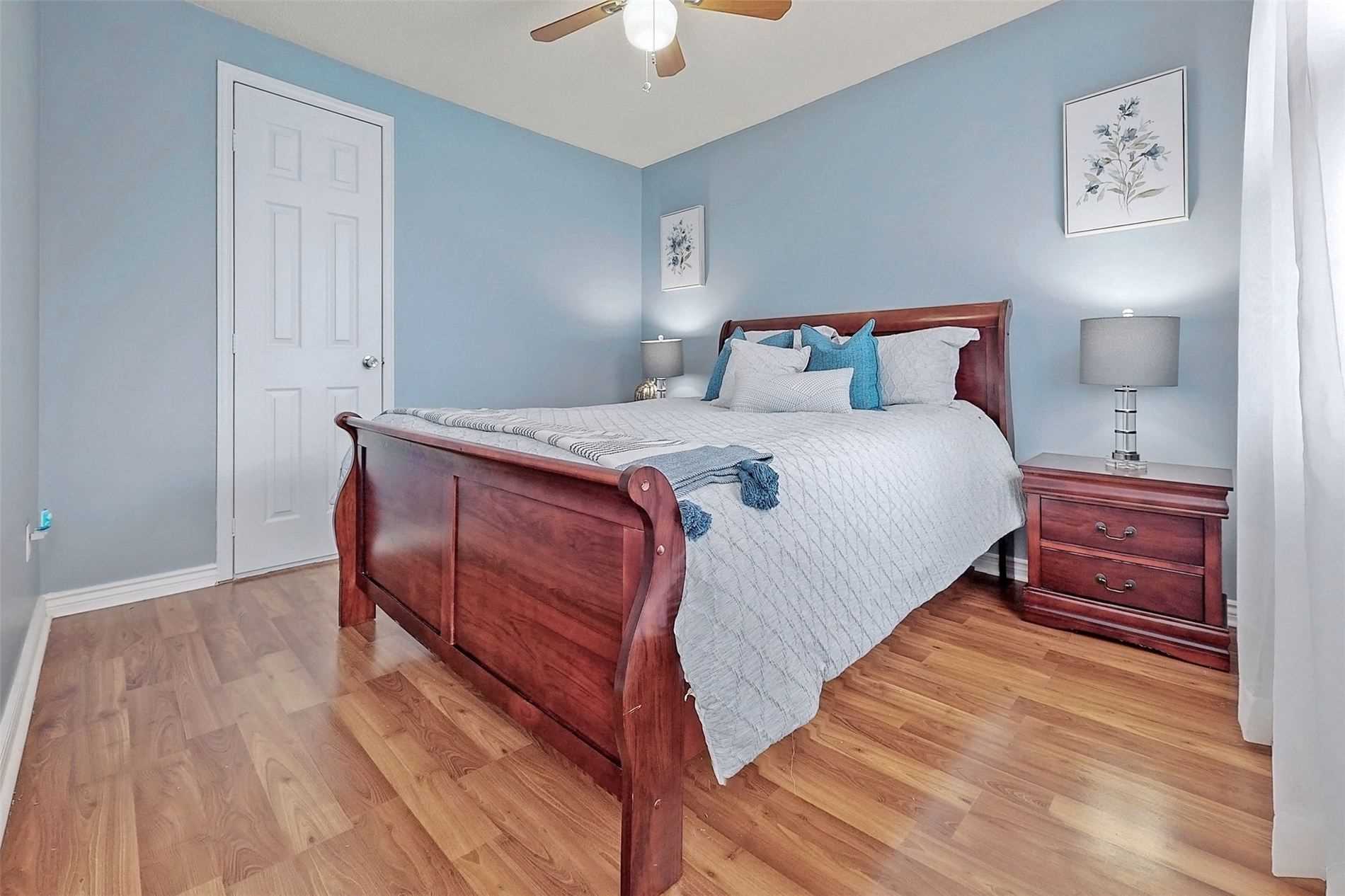 18 Charlton Cres