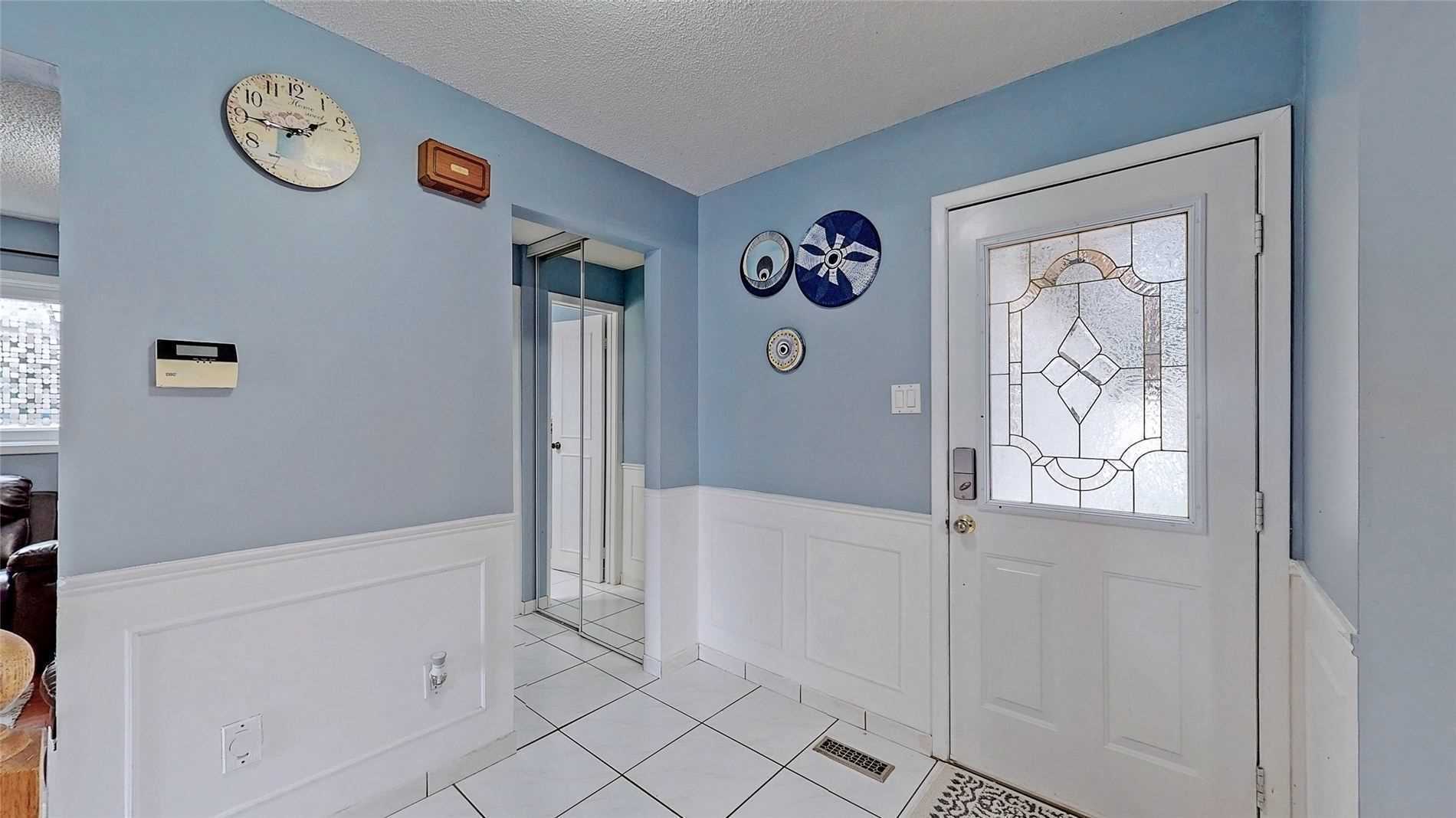 18 Charlton Cres
