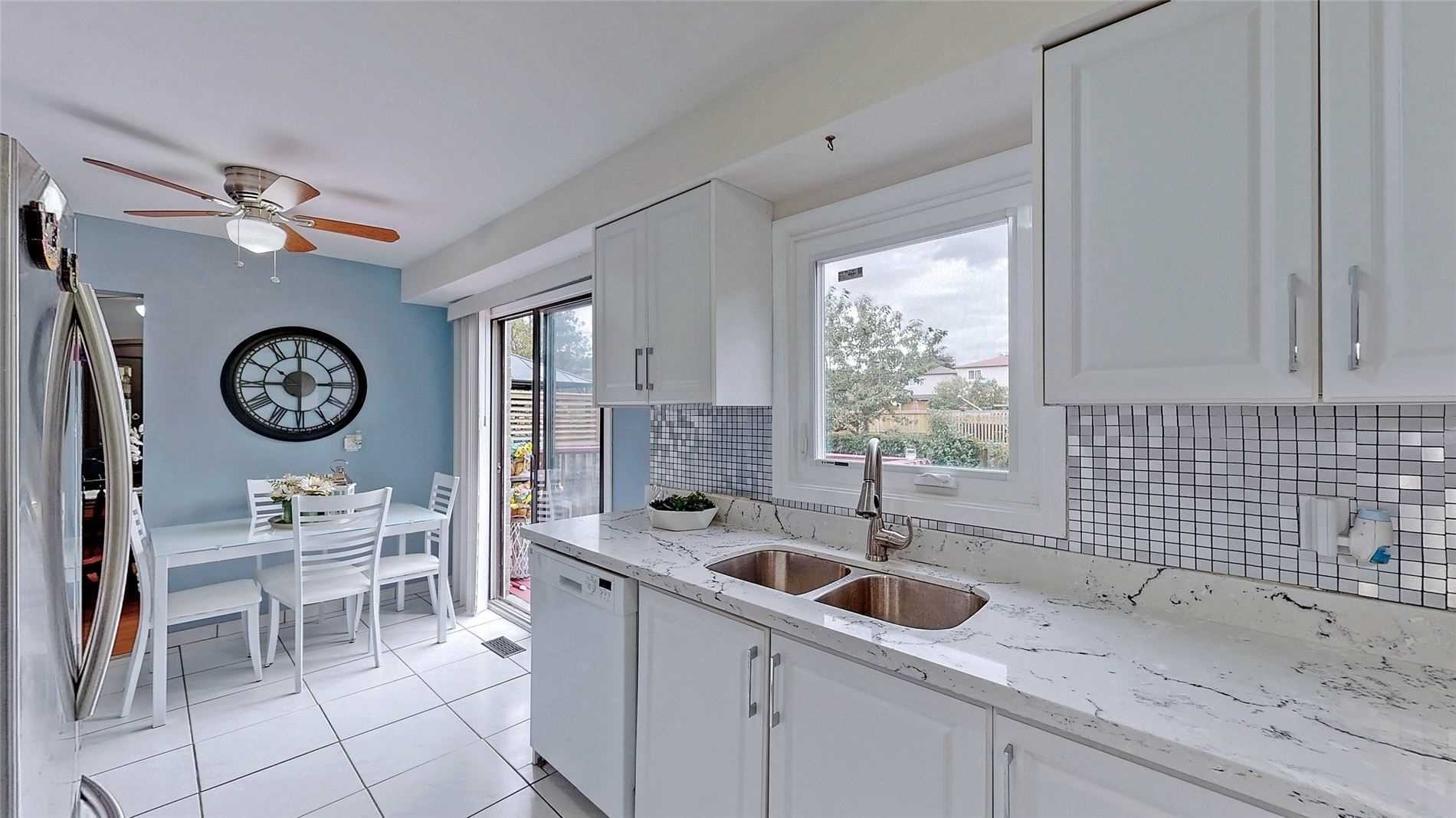 18 Charlton Cres