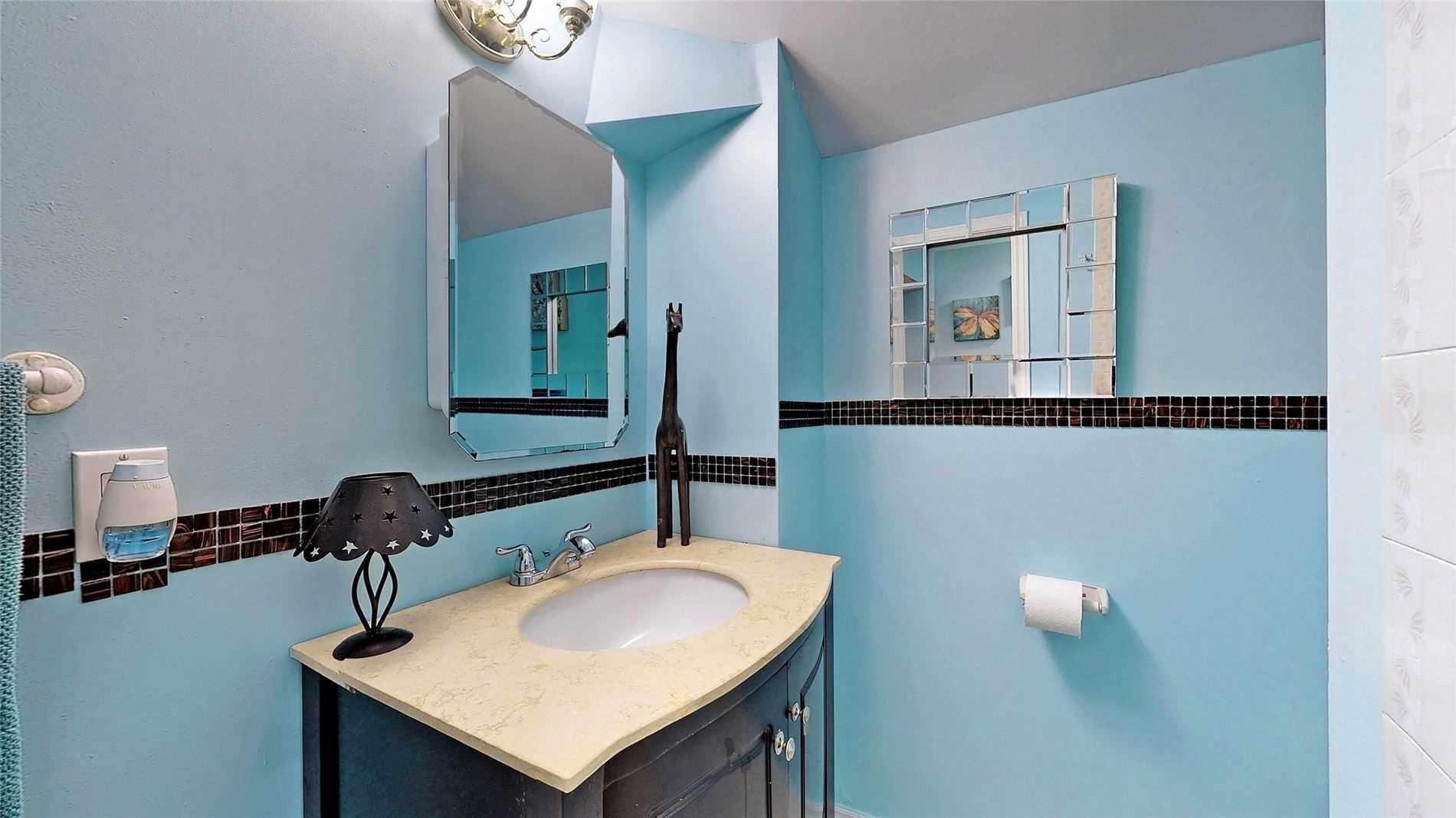 18 Charlton Cres