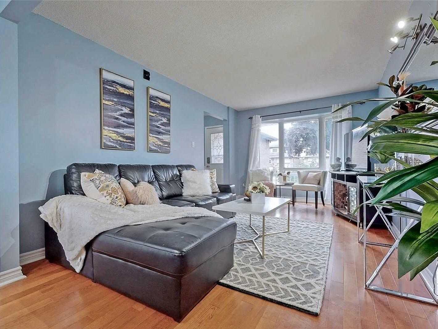 18 Charlton Cres
