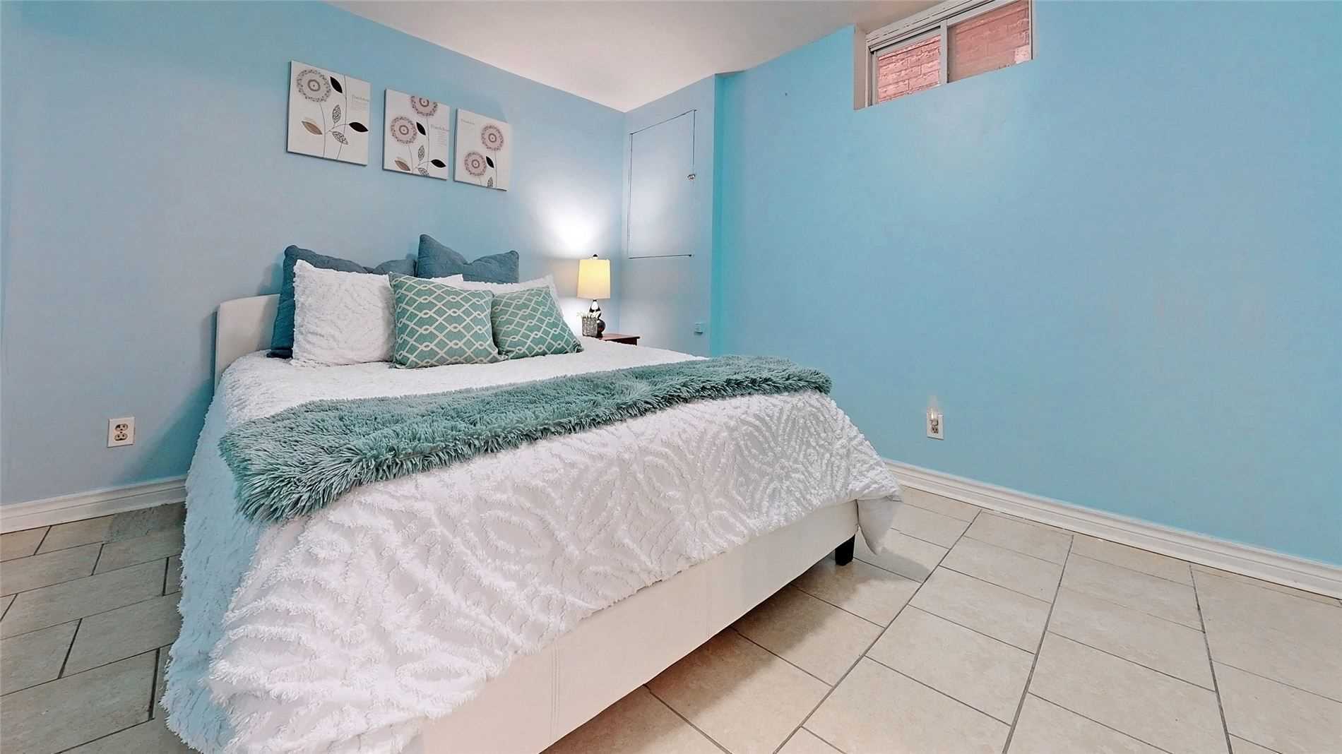 18 Charlton Cres