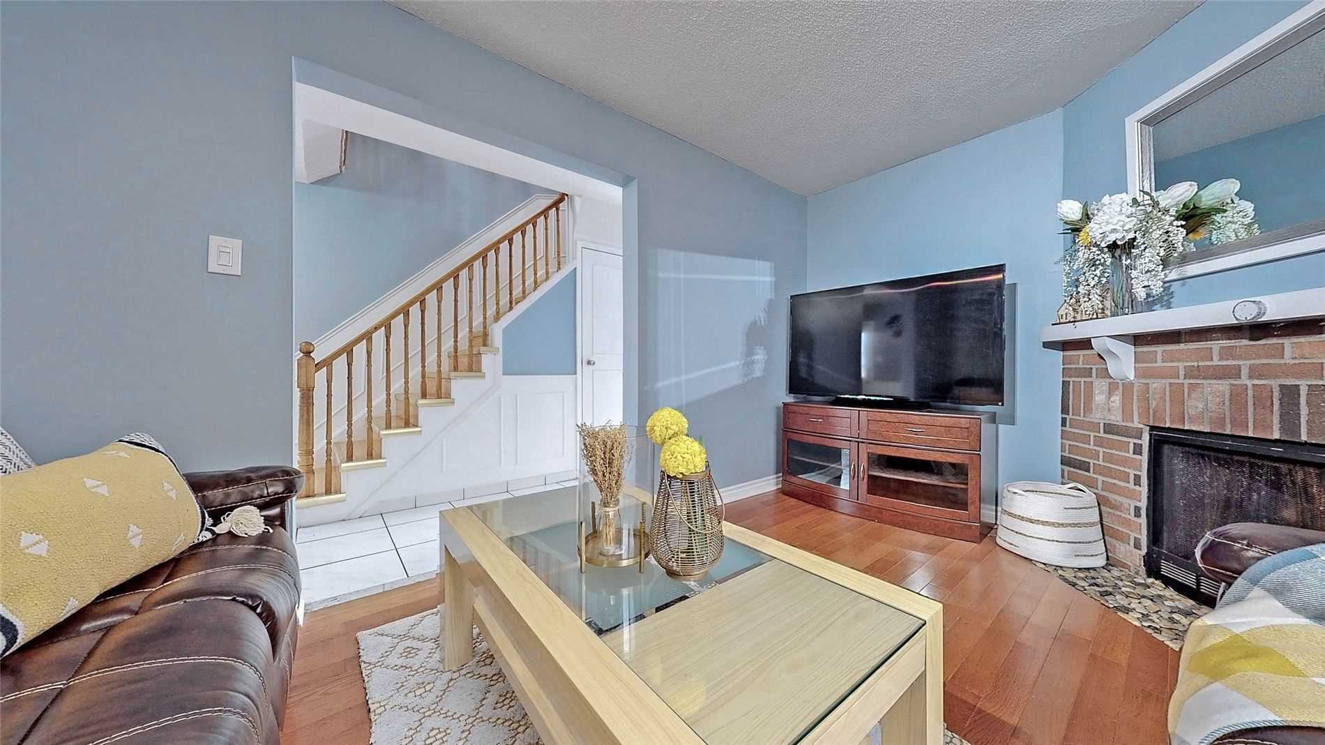 18 Charlton Cres