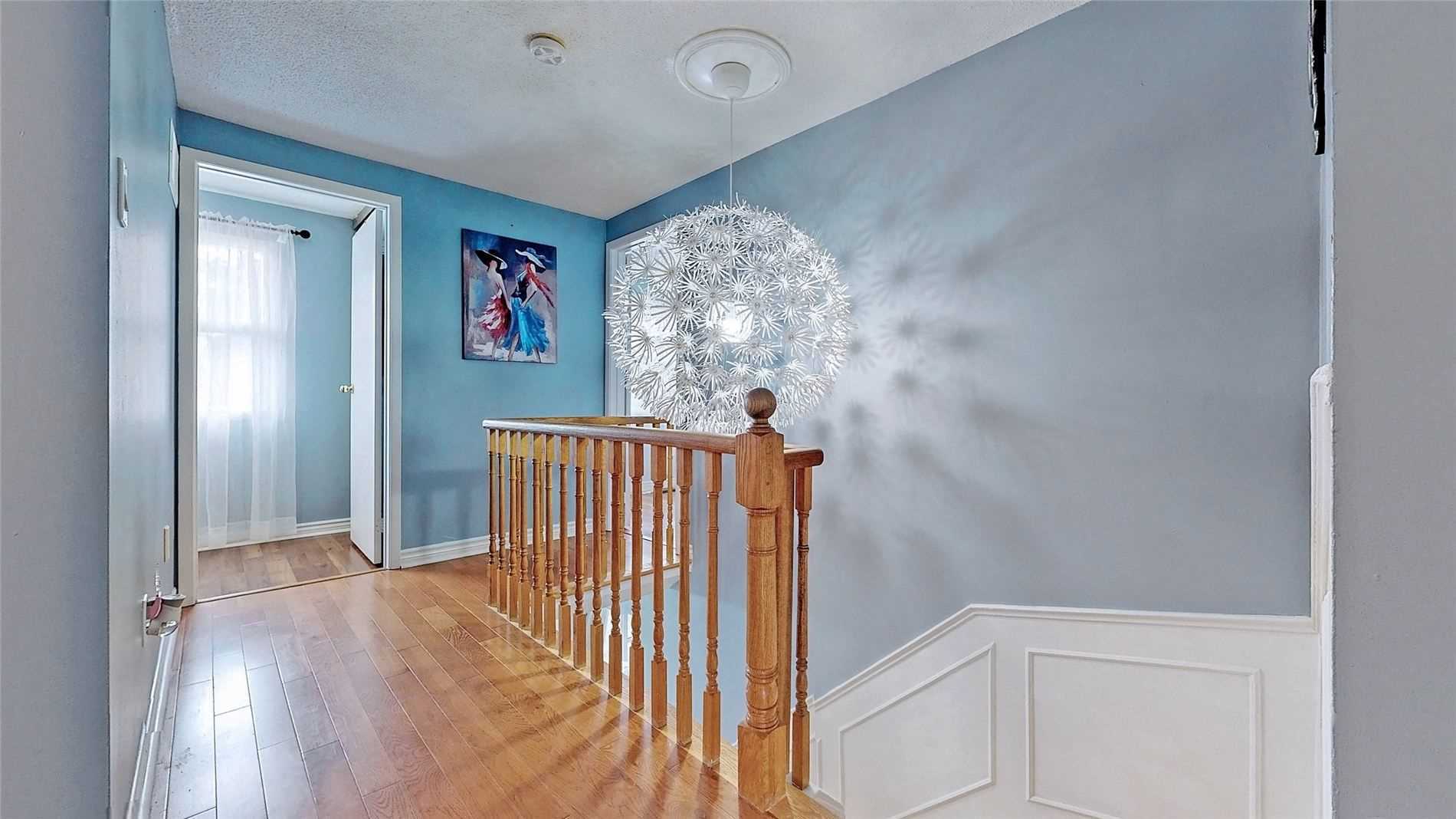 18 Charlton Cres
