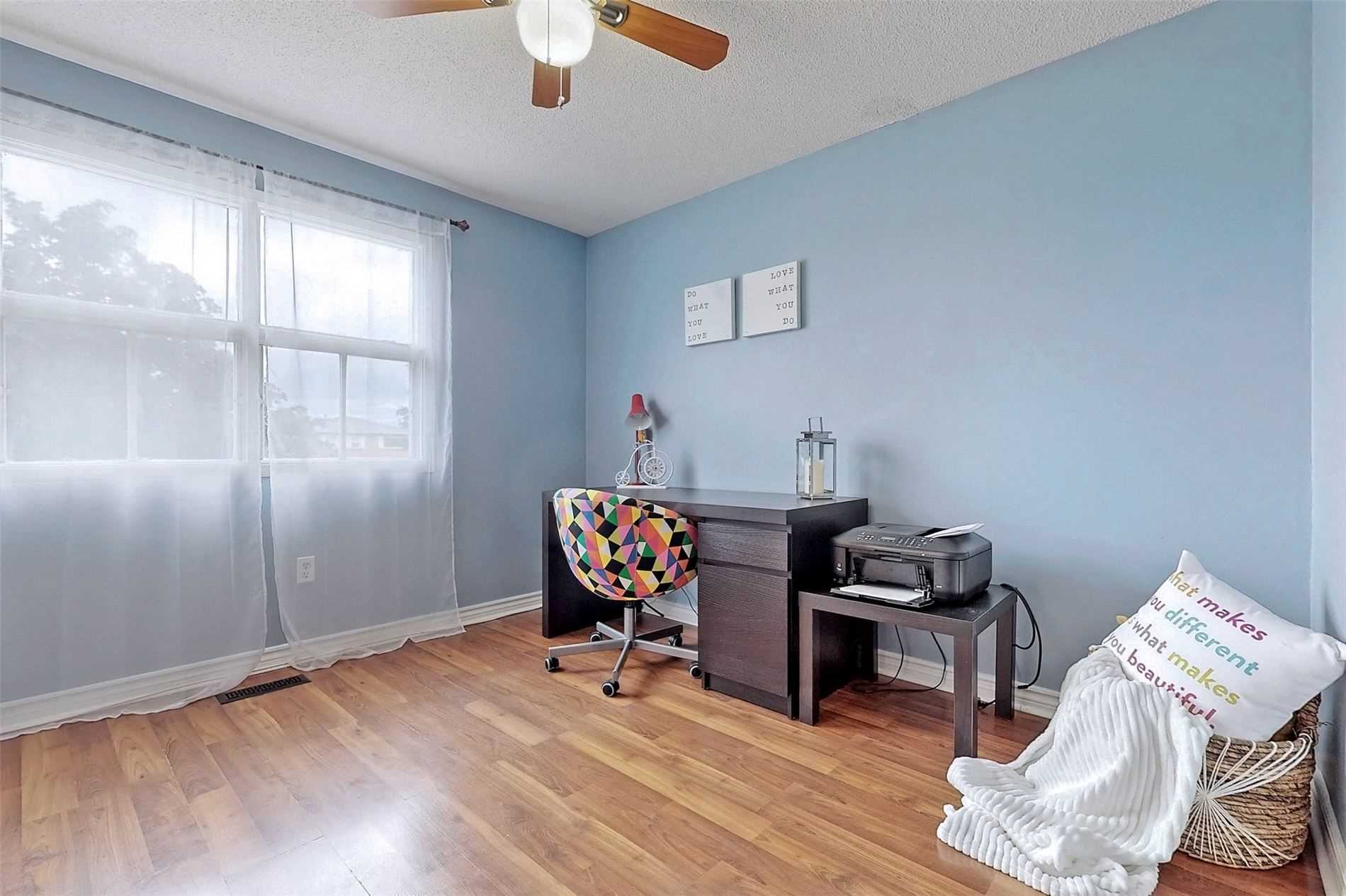 18 Charlton Cres