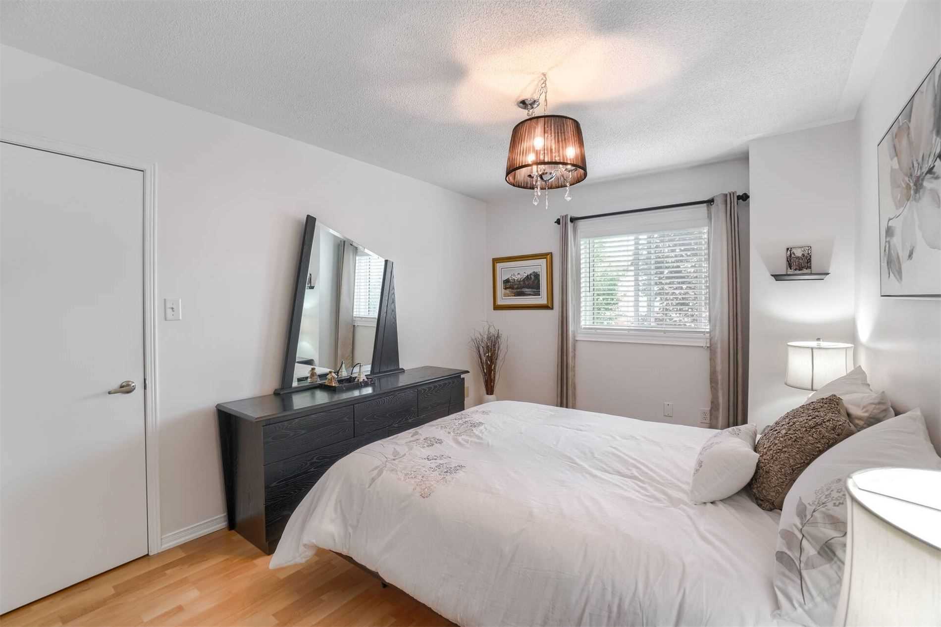 43 Creekwood Cres