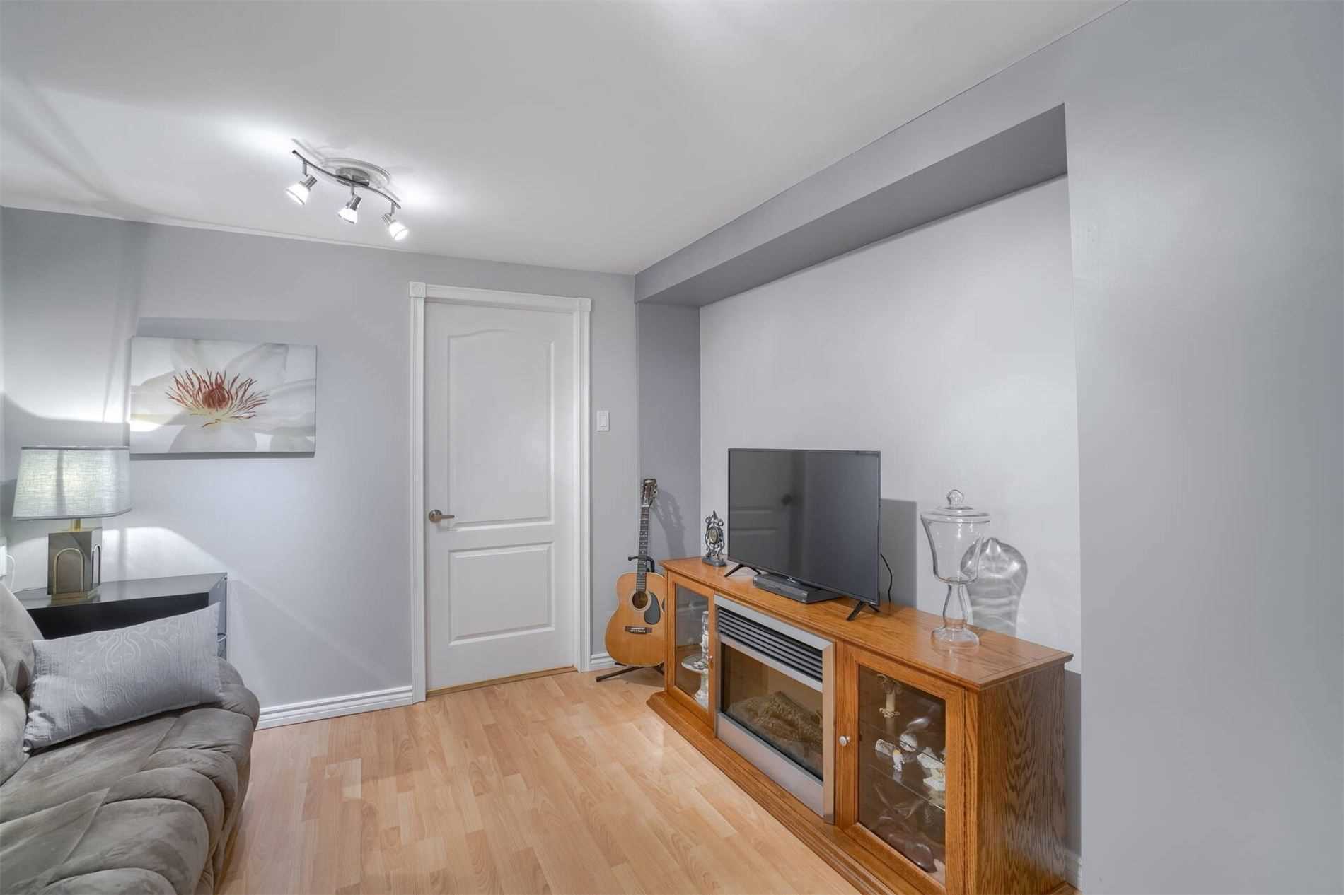 43 Creekwood Cres