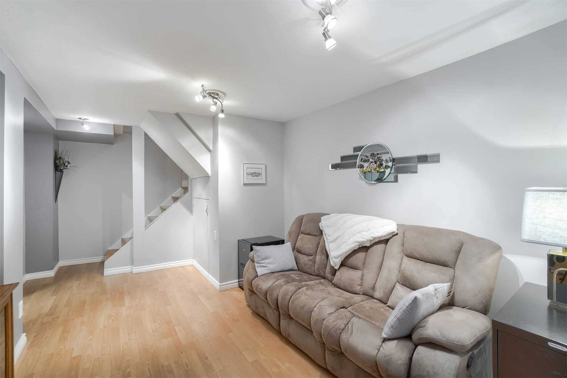 43 Creekwood Cres
