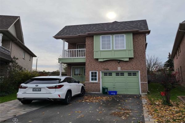 749 Swan Place Ave, Pickering
