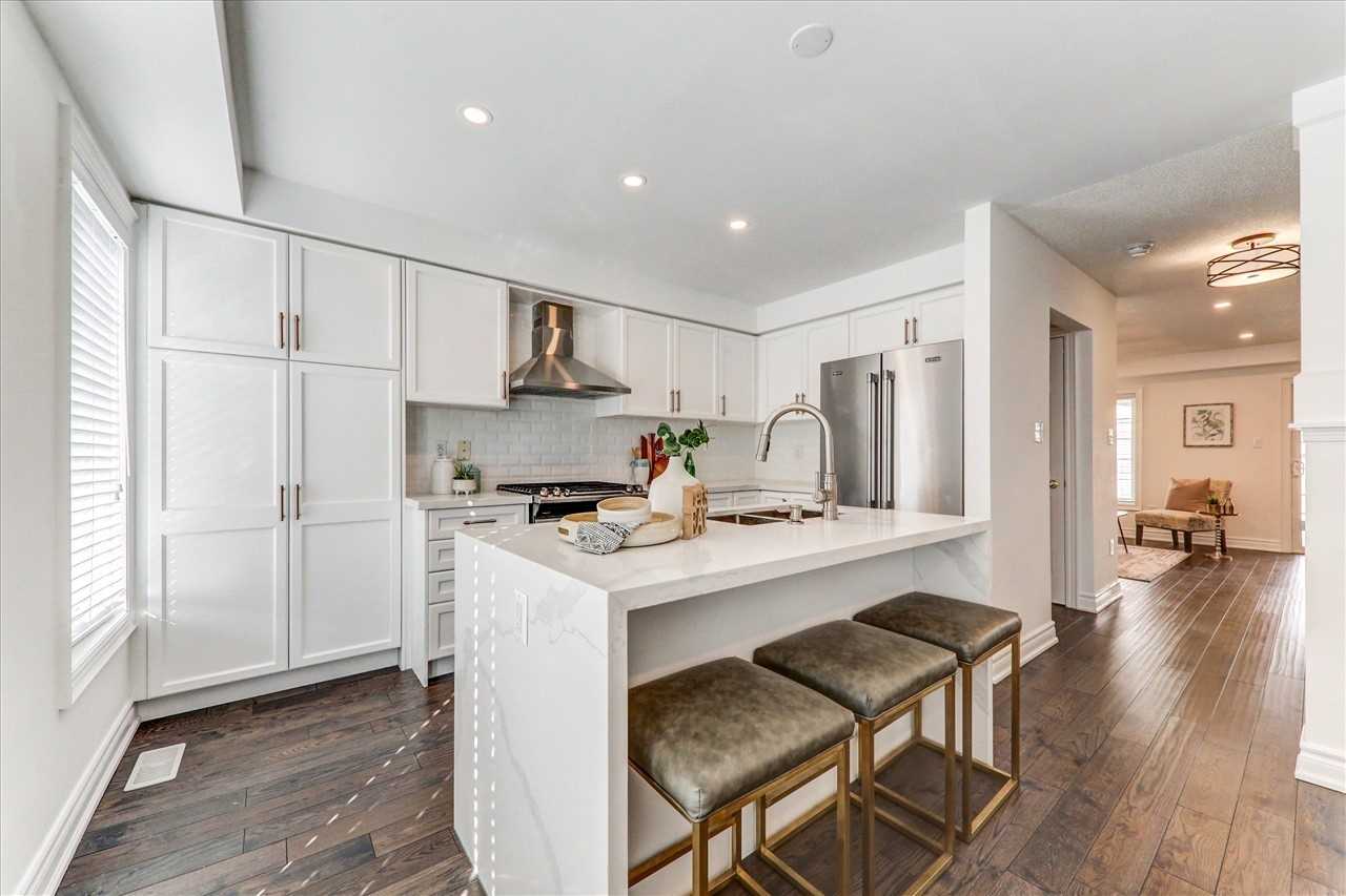 51 Devineridge Ave