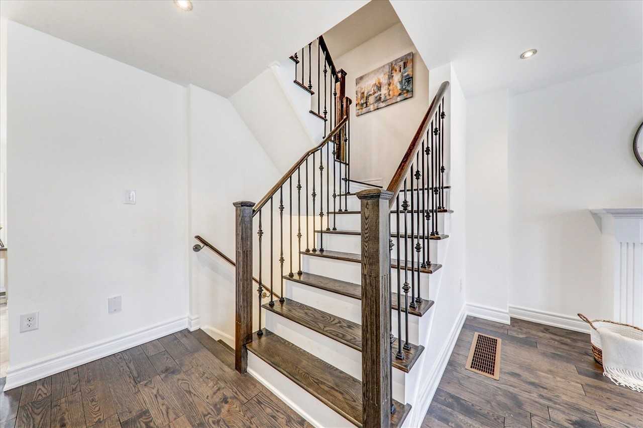 51 Devineridge Ave