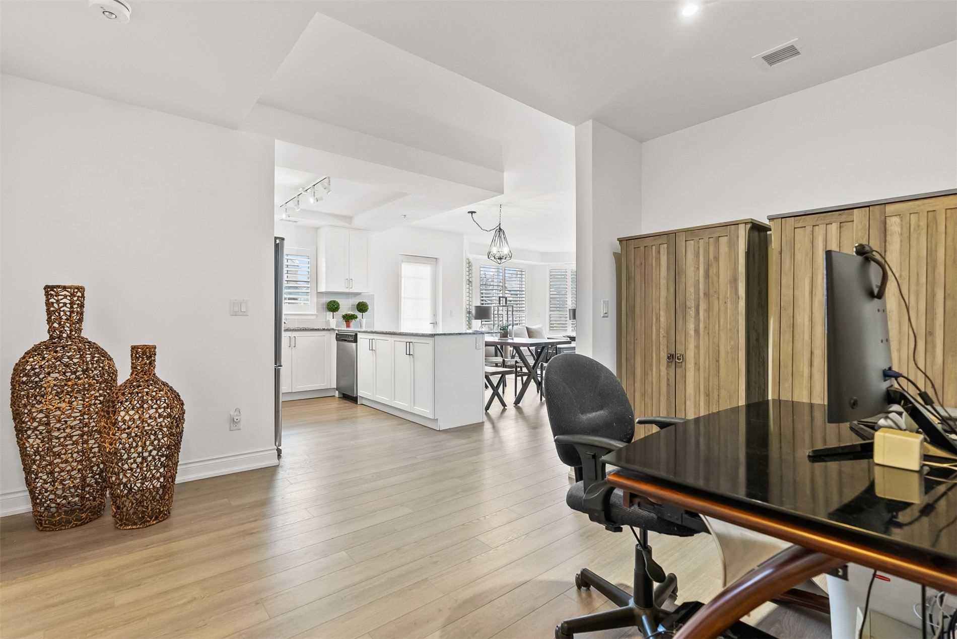 21 Brookhouse Dr, #101