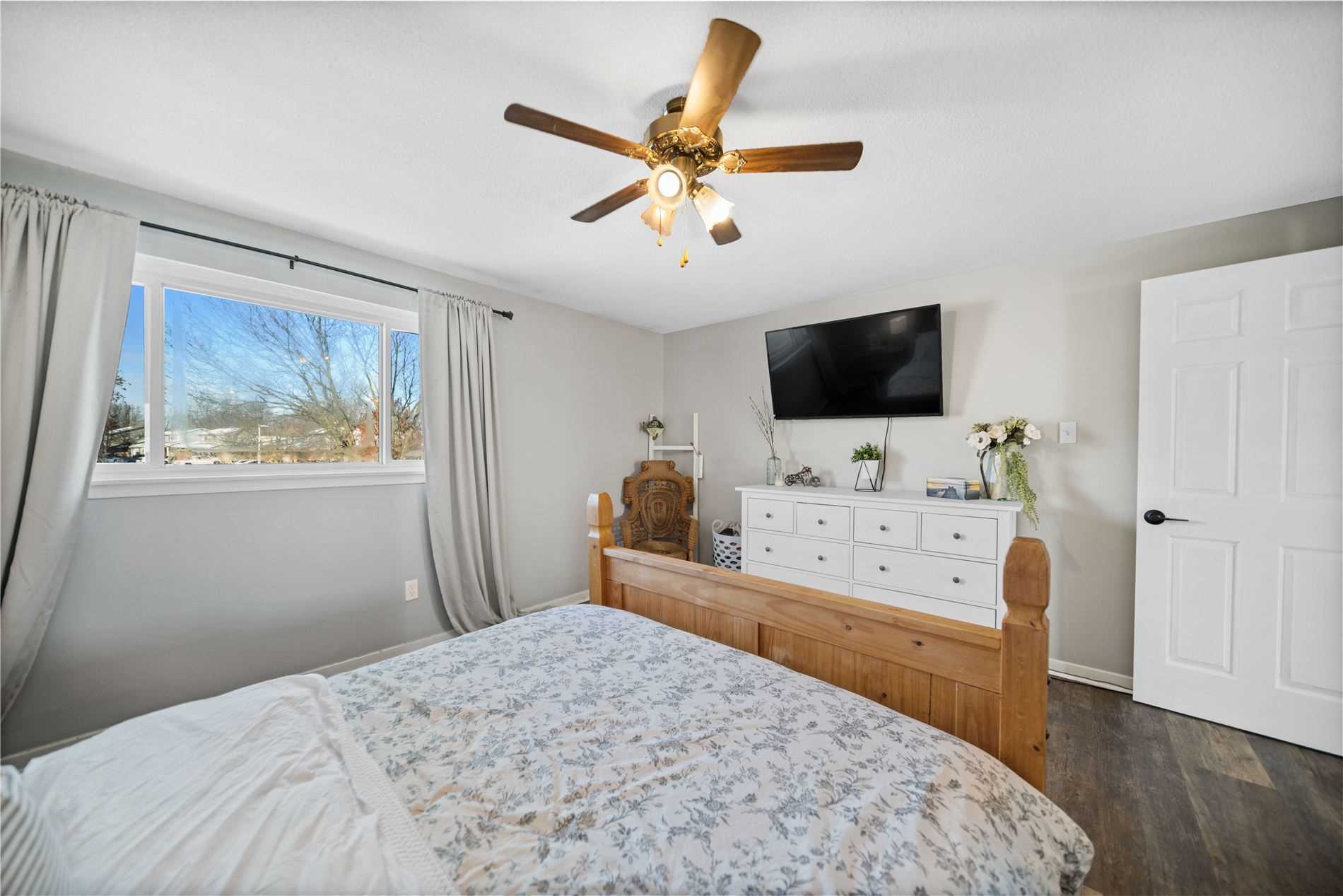 90 Roser Cres