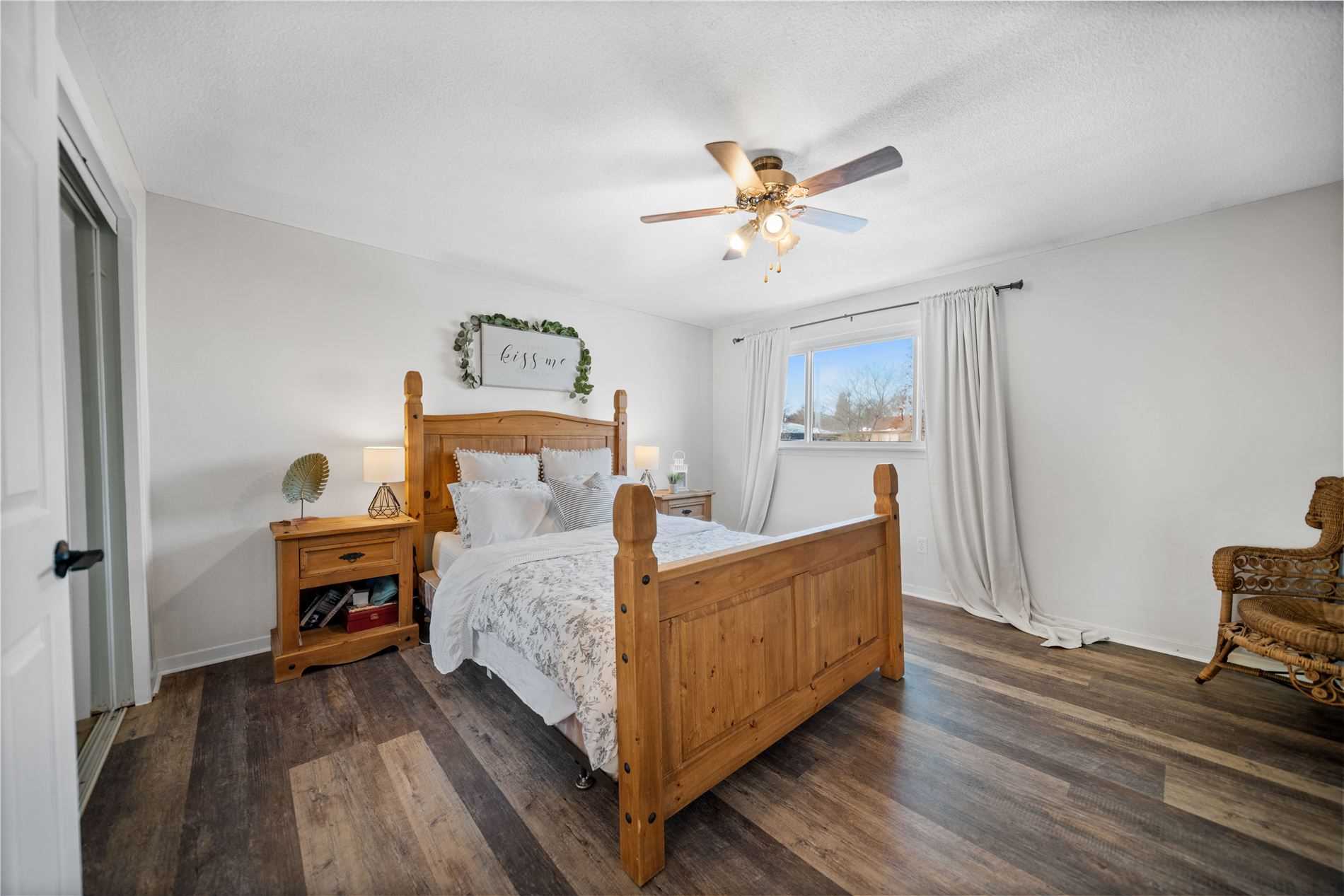 90 Roser Cres