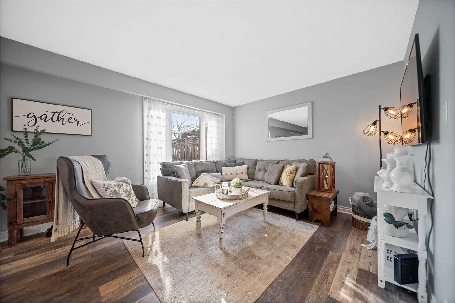 90 Roser Cres