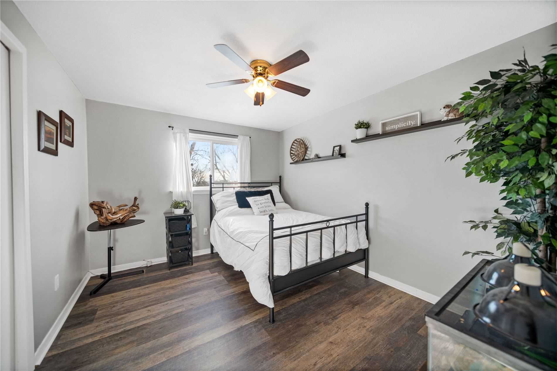 90 Roser Cres