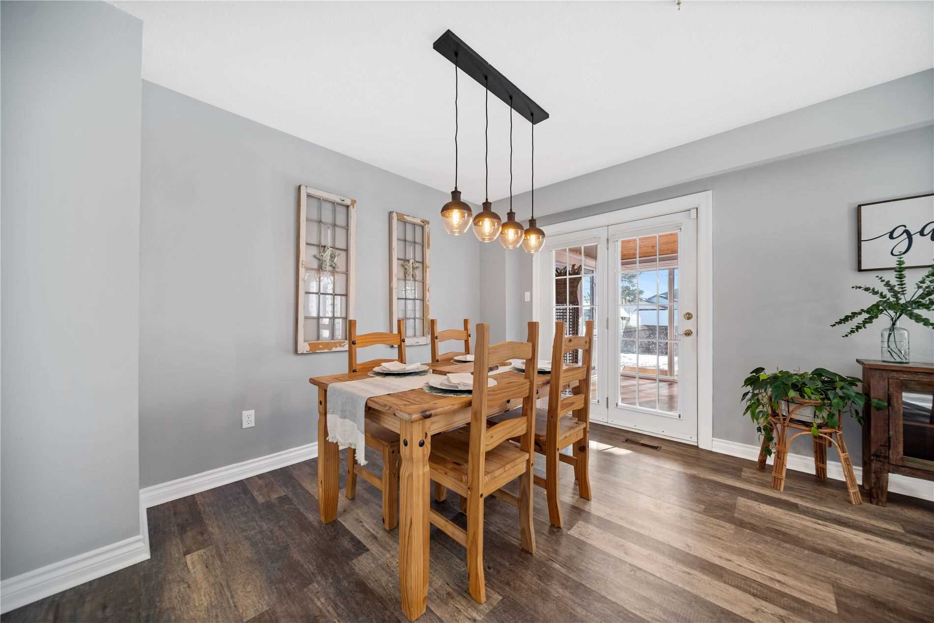 90 Roser Cres