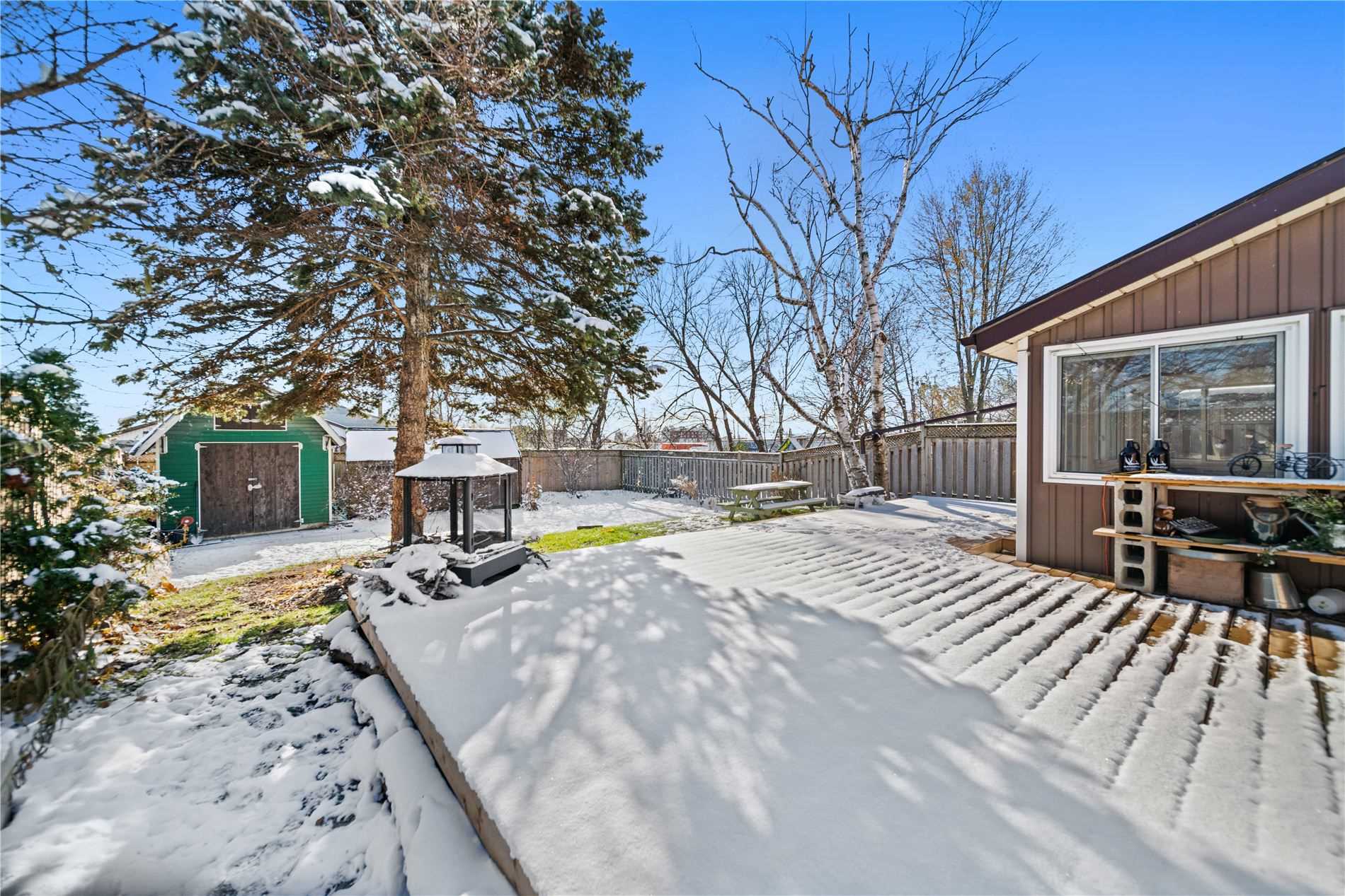 90 Roser Cres
