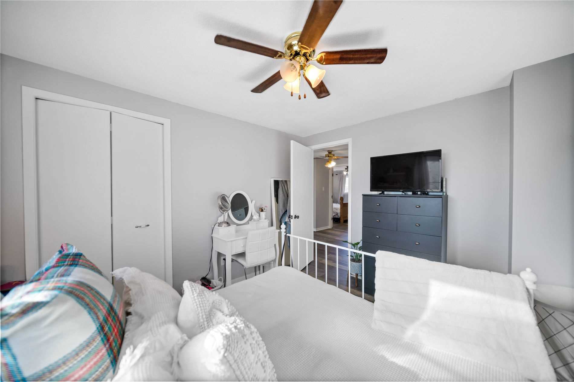 90 Roser Cres