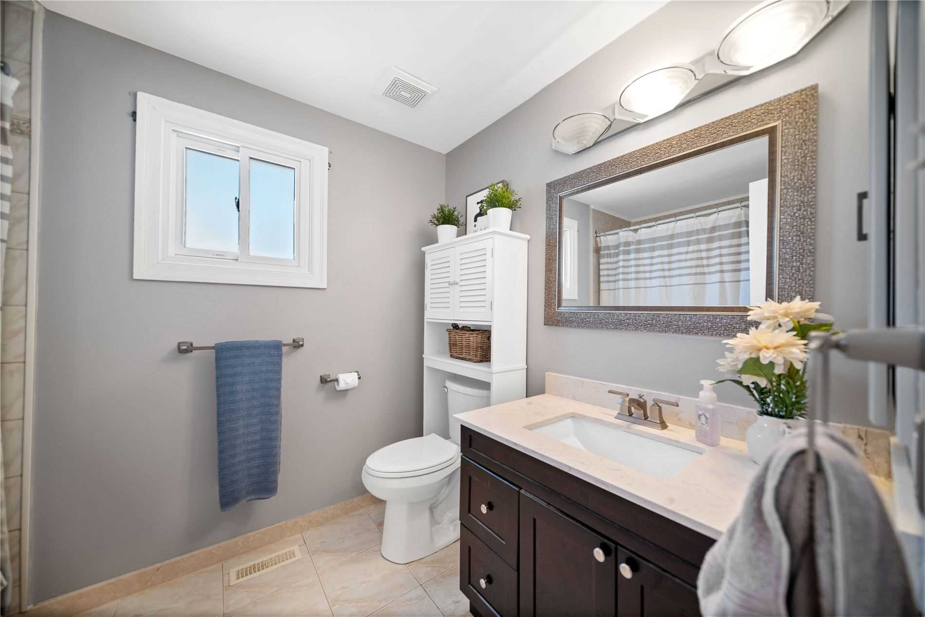 90 Roser Cres