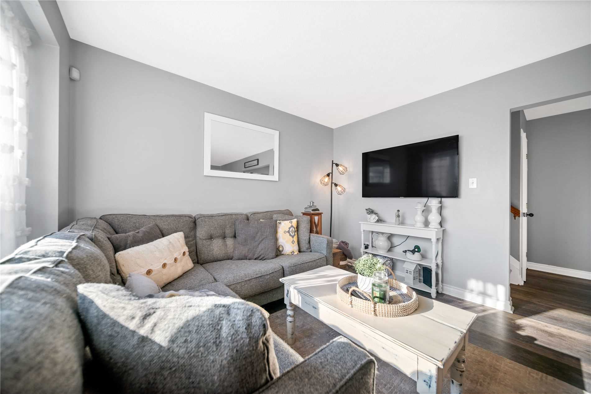 90 Roser Cres