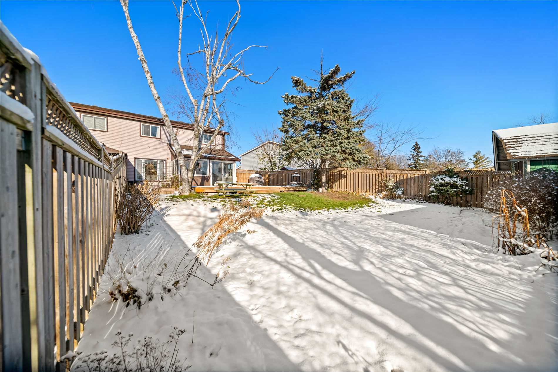 90 Roser Cres