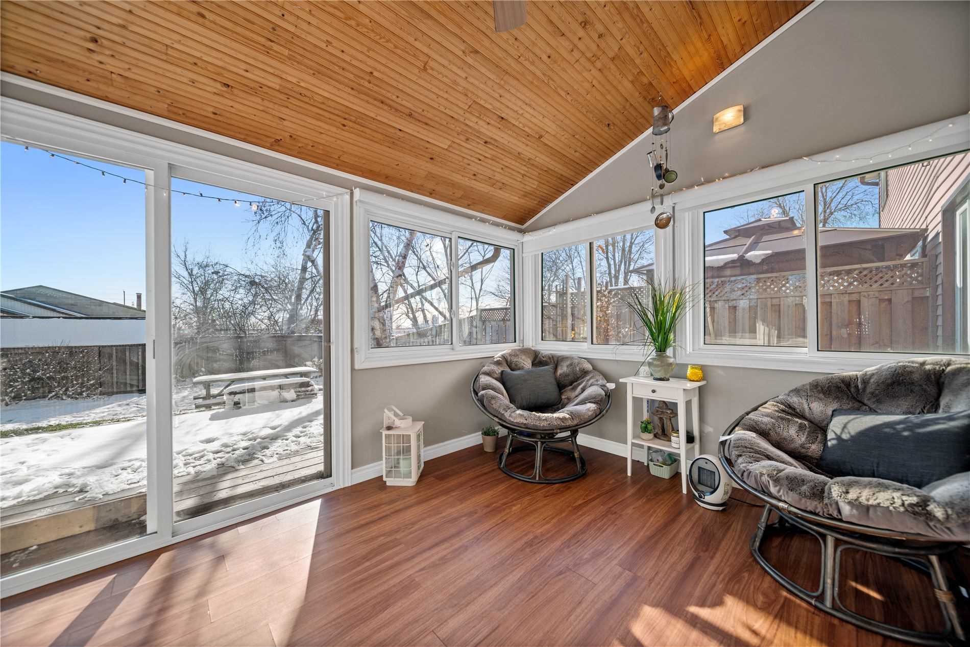 90 Roser Cres