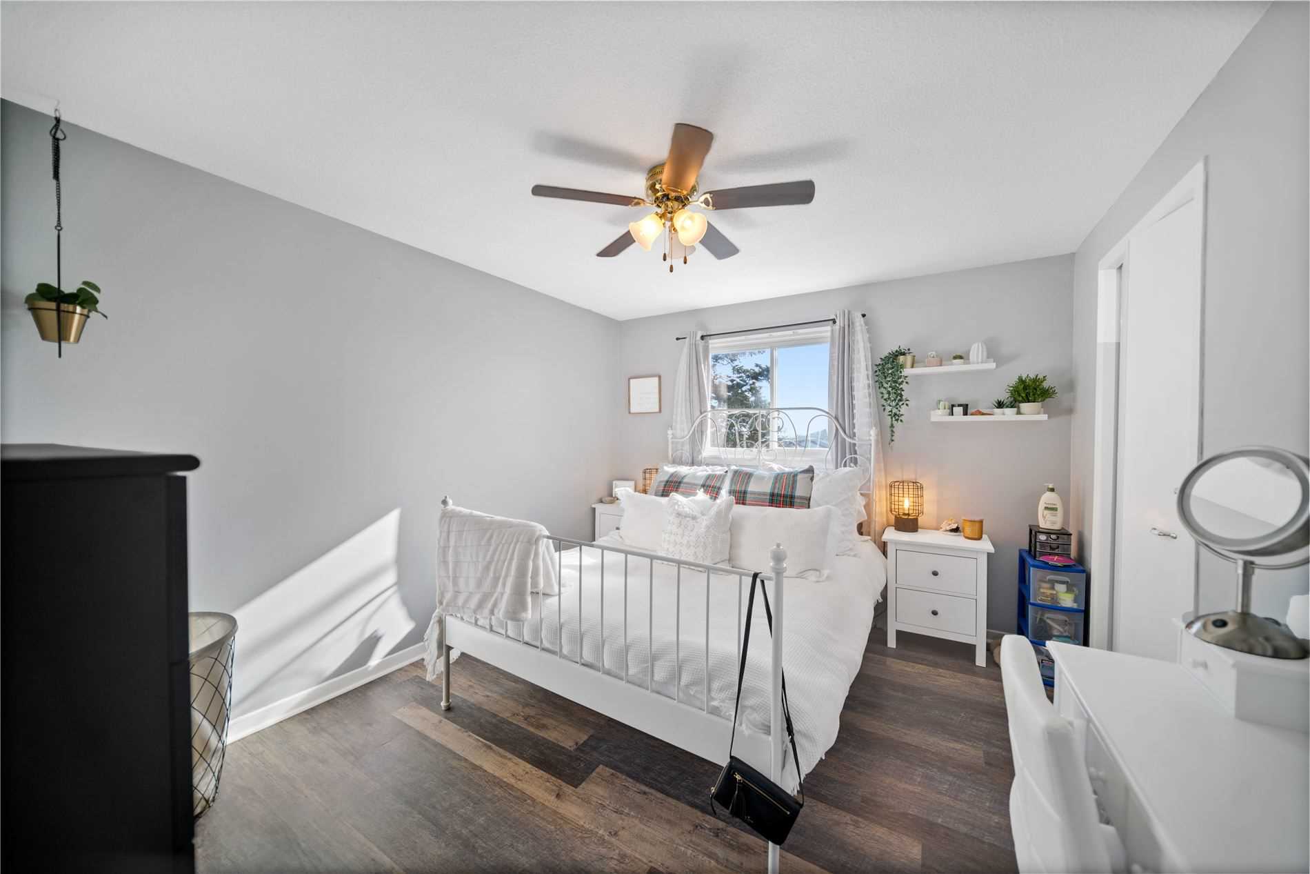 90 Roser Cres