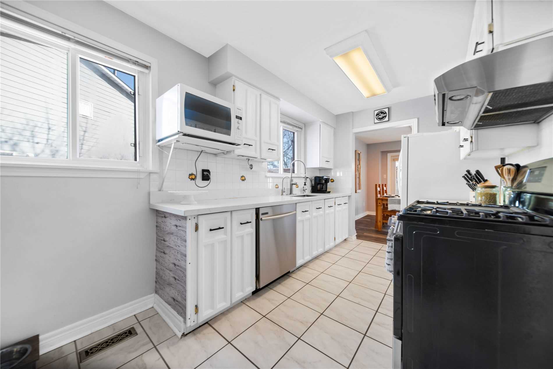 90 Roser Cres