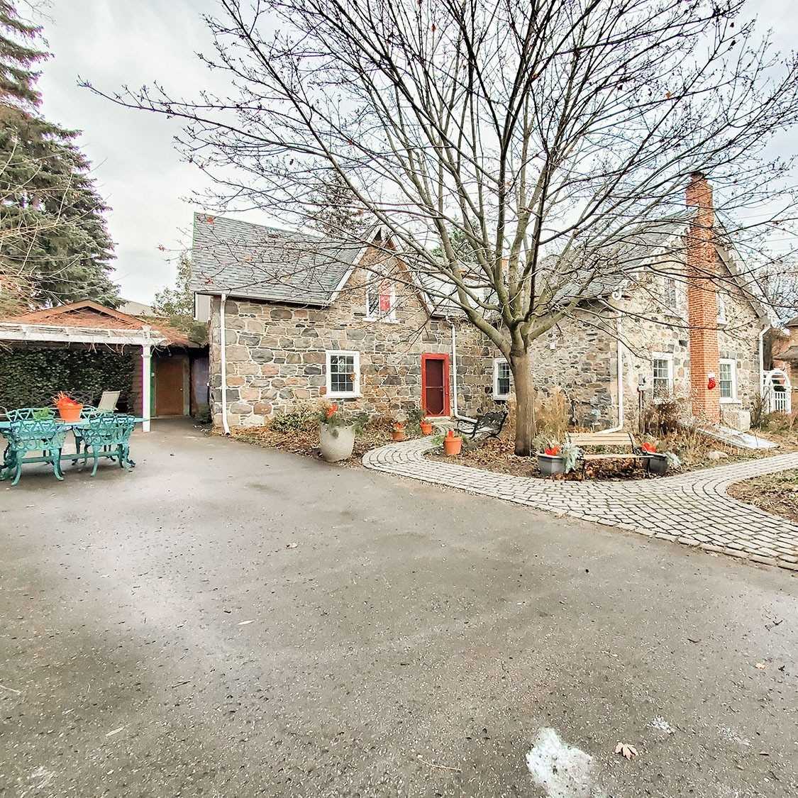 2319 Wildwood Cres