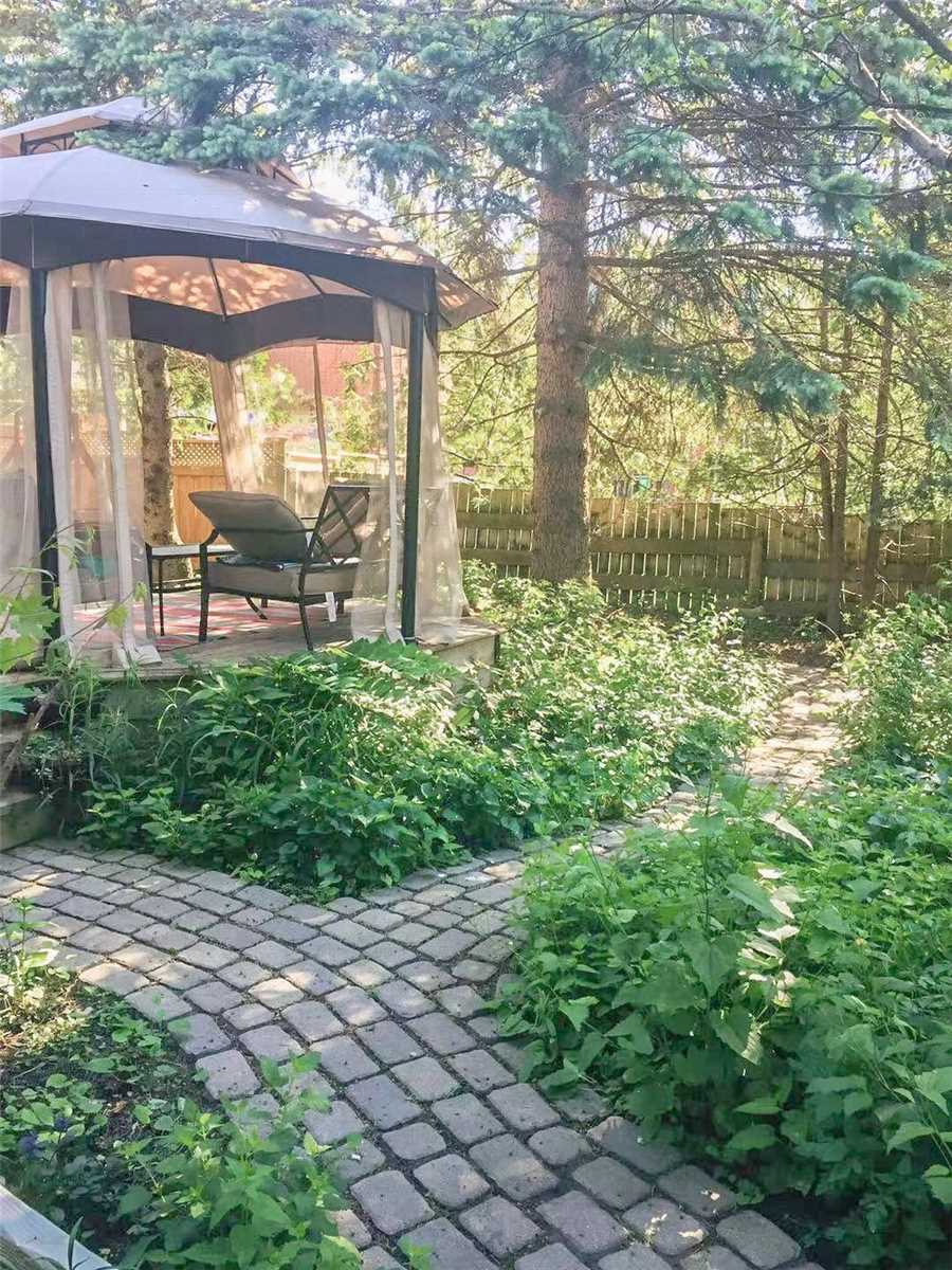 2319 Wildwood Cres