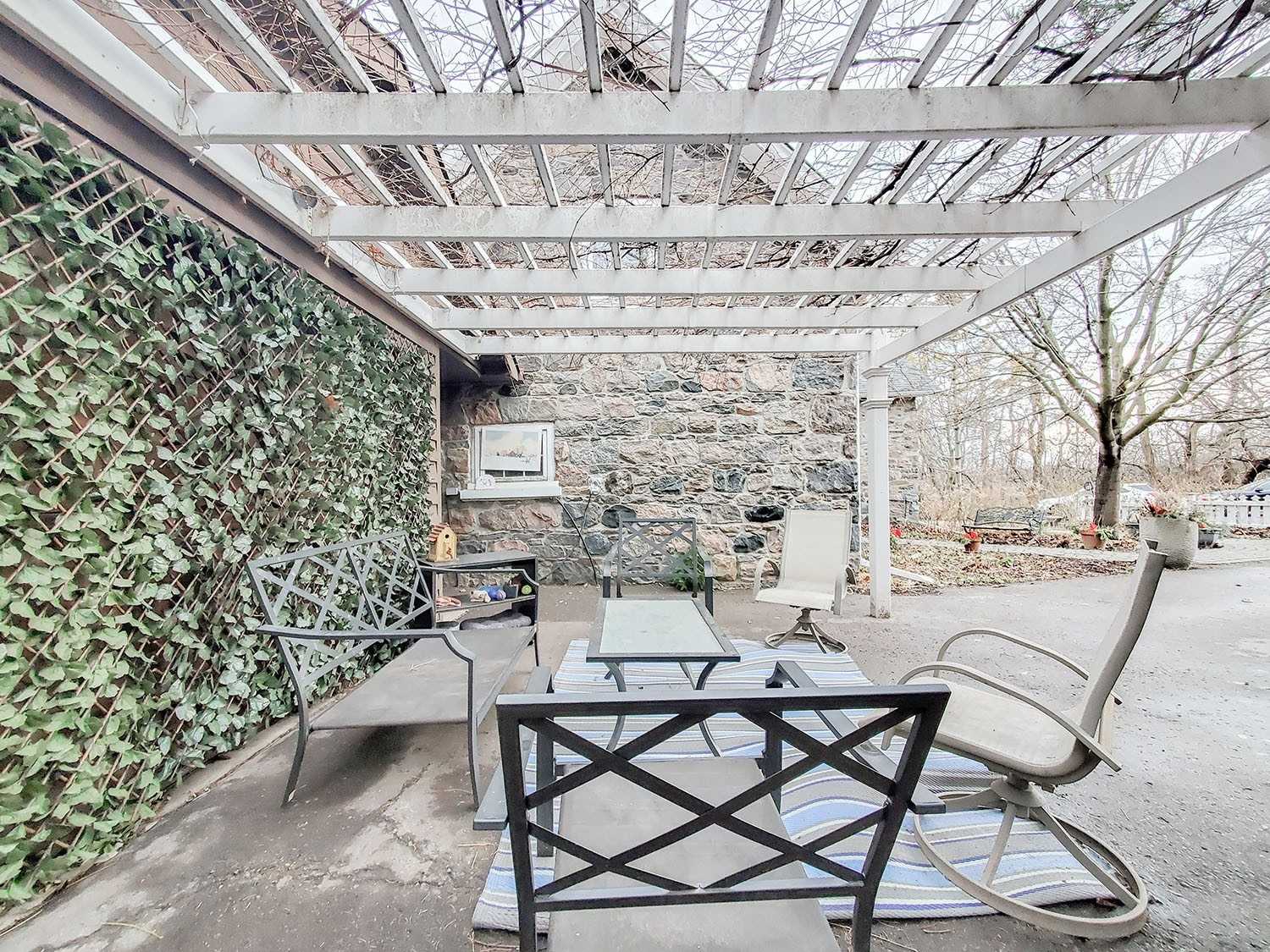 2319 Wildwood Cres
