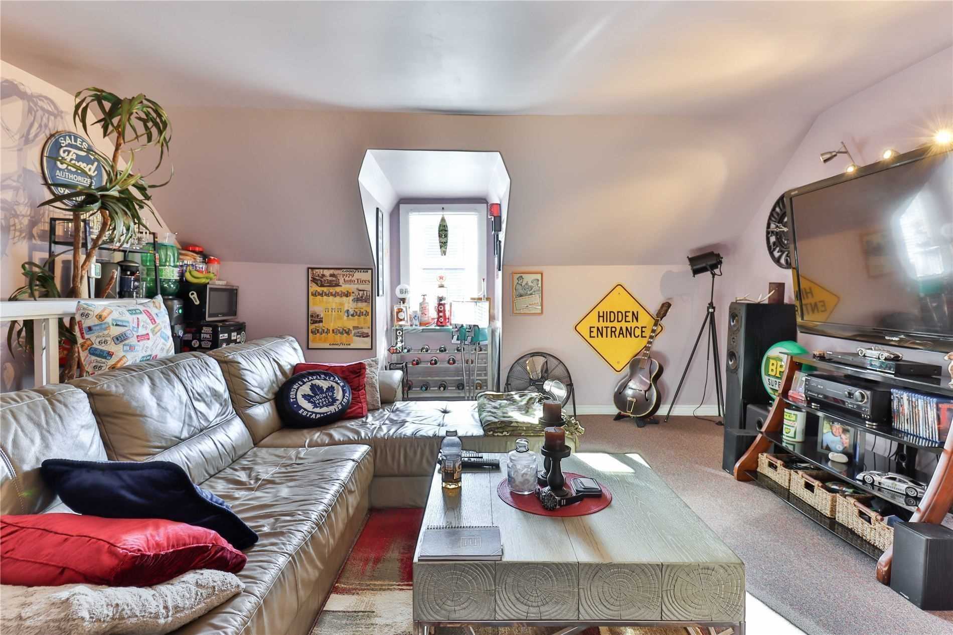 62 Church St S
