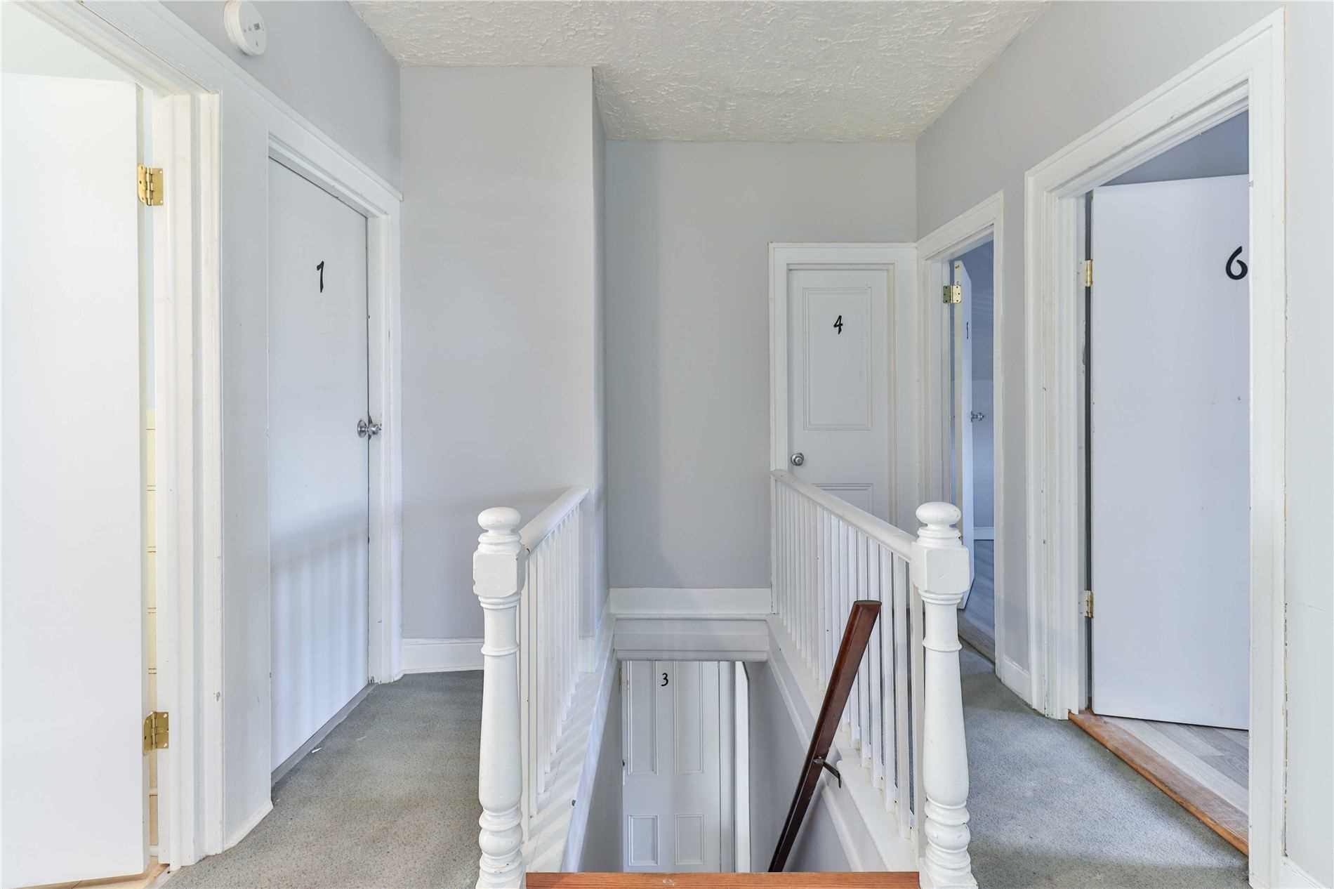 62 Church St S