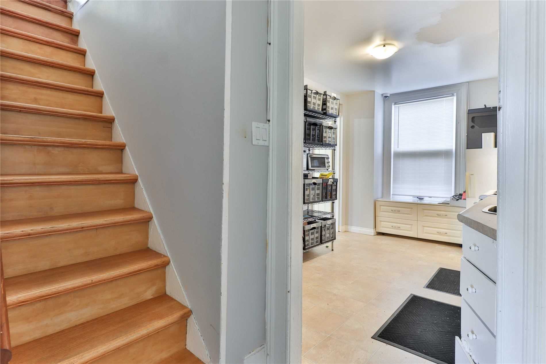 62 Church St S