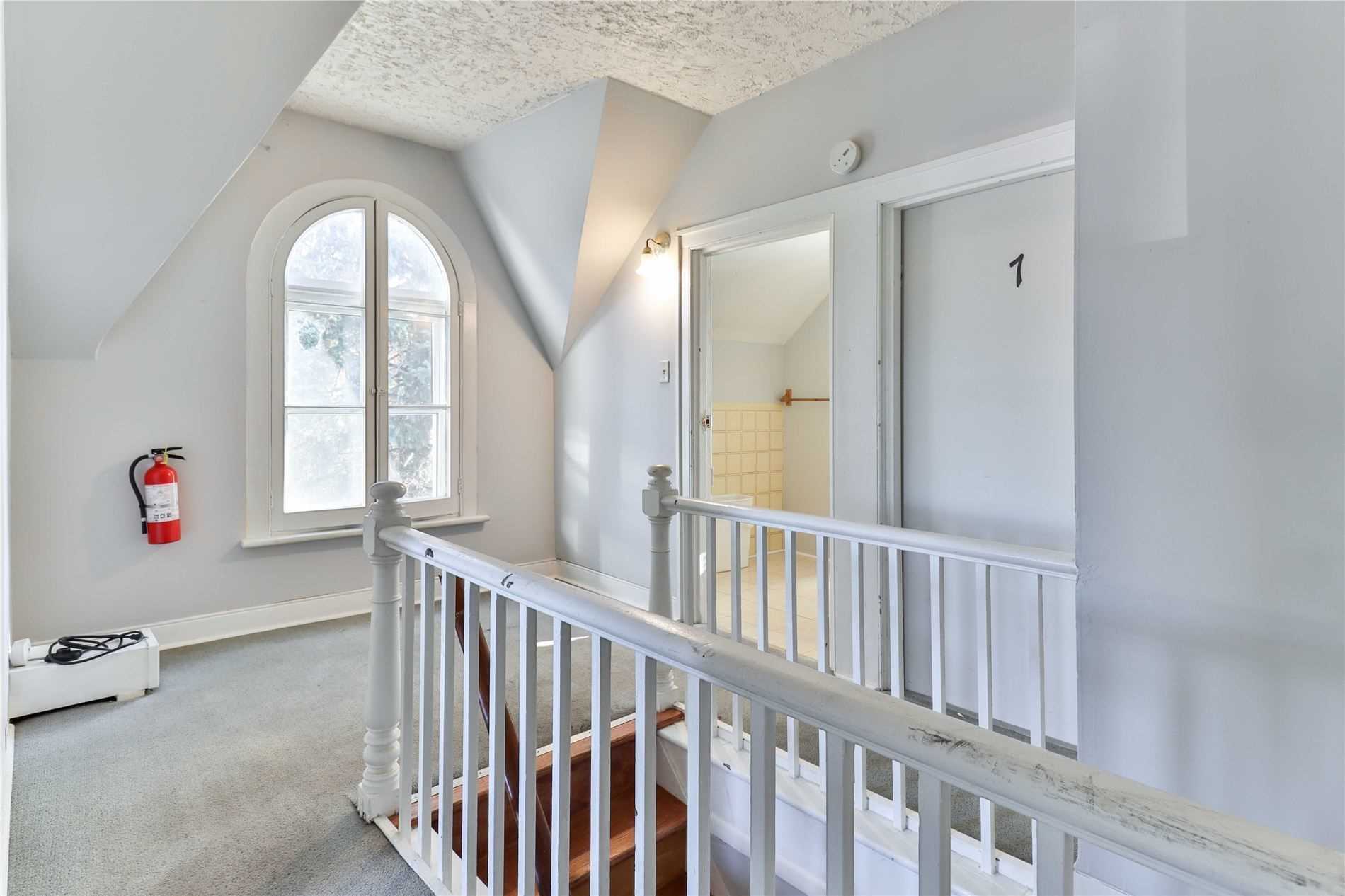 62 Church St S