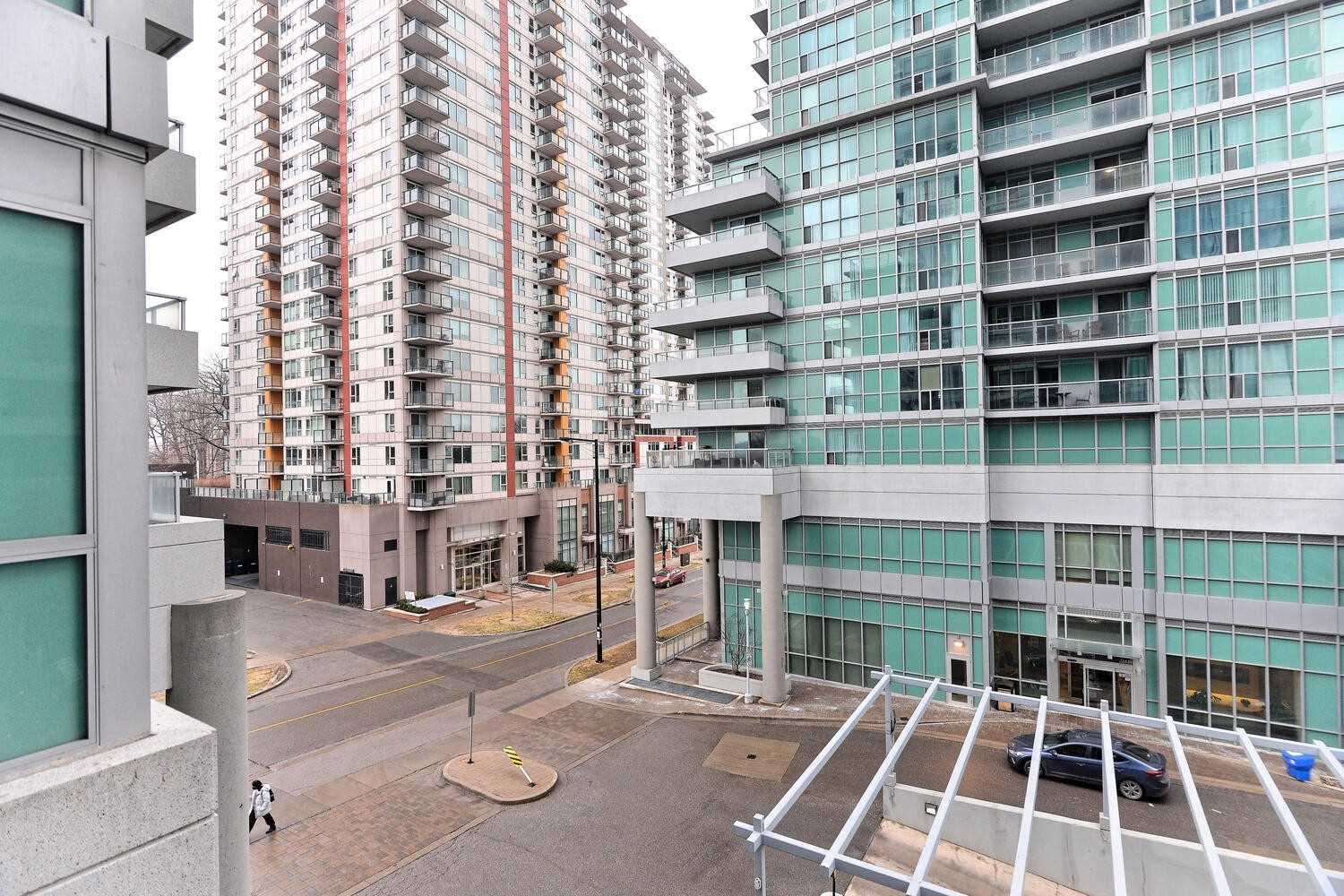 70 Town Centre Crt, #307