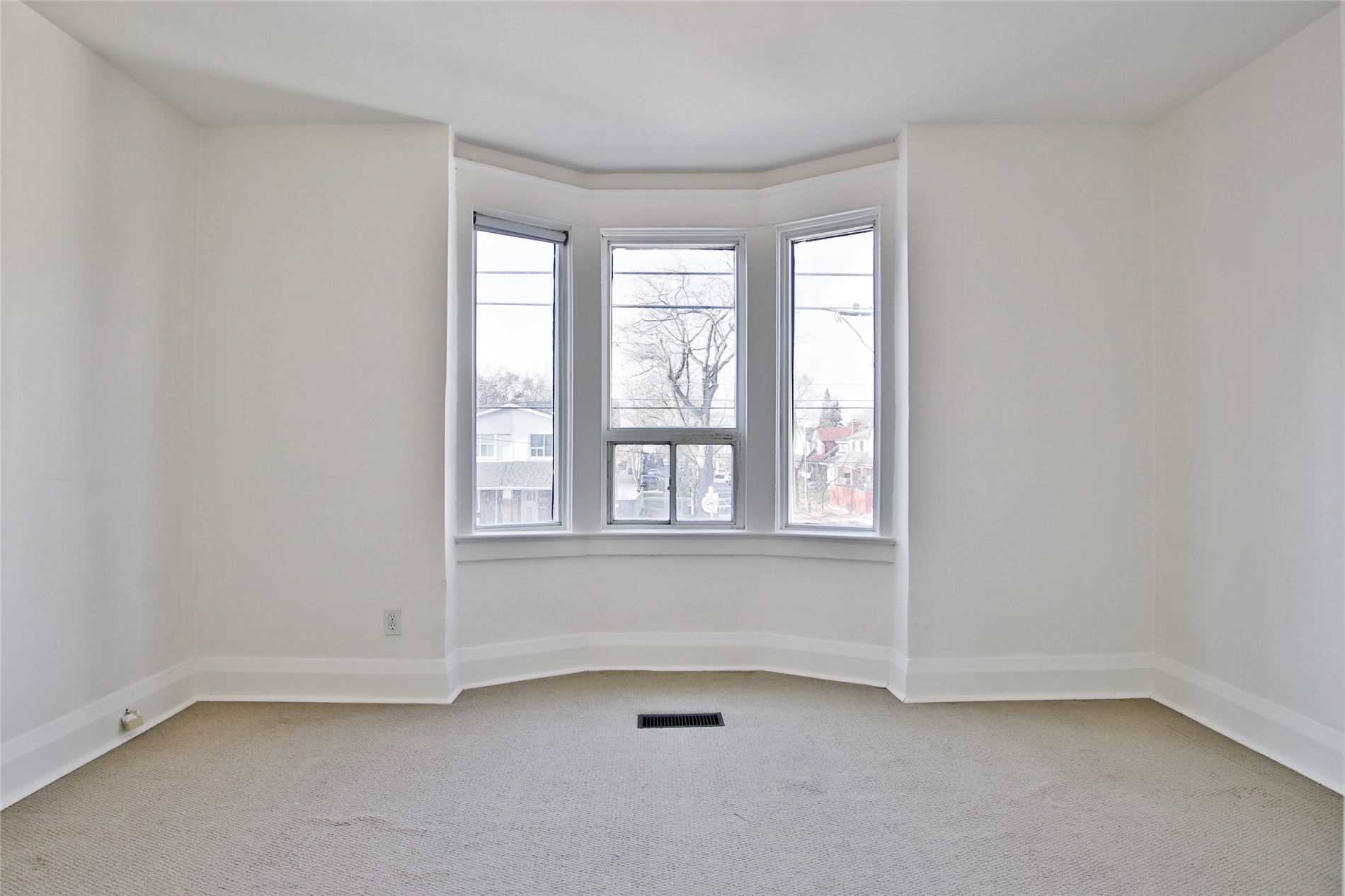 1055 Woodbine Ave