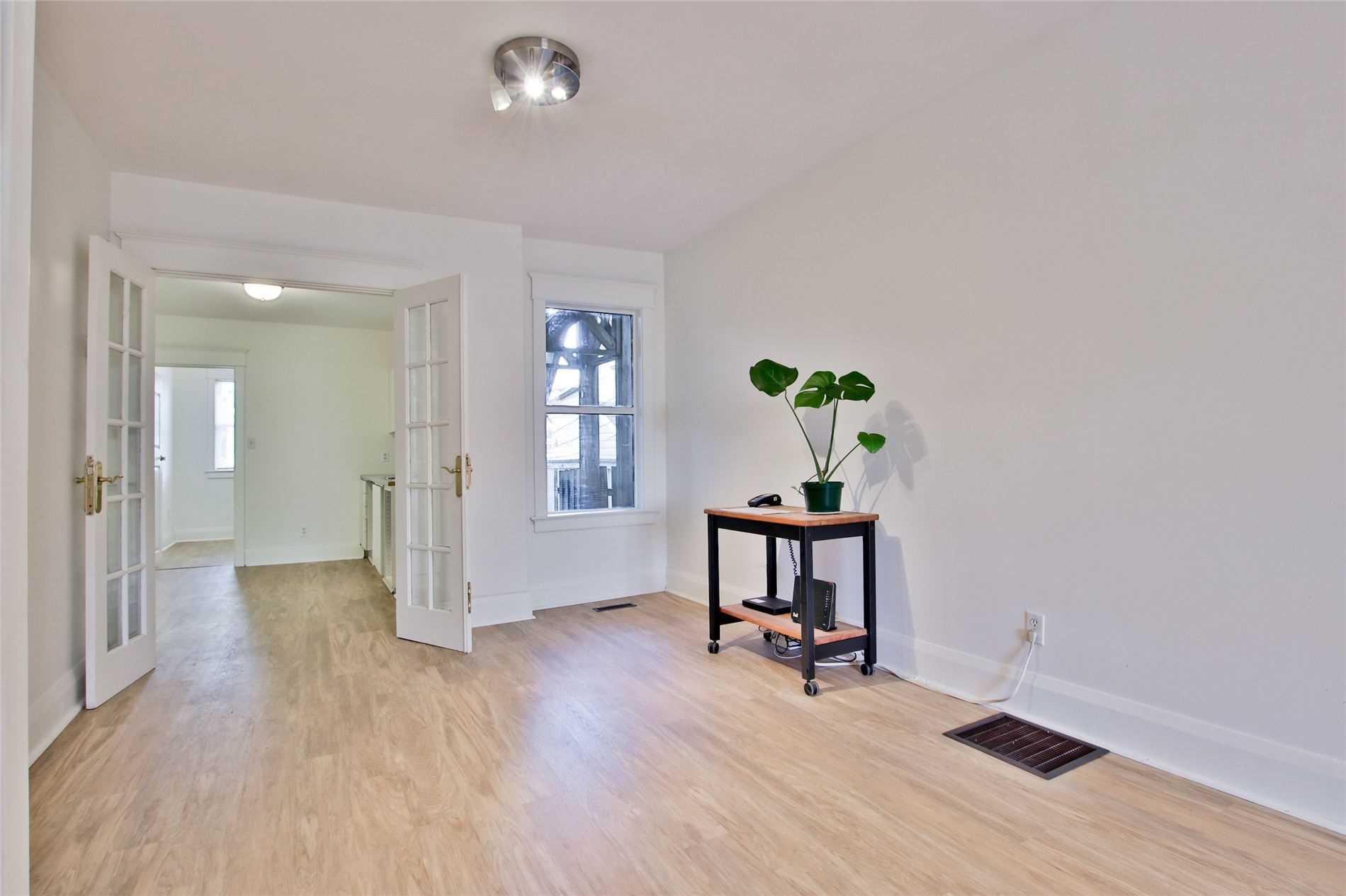 1055 Woodbine Ave