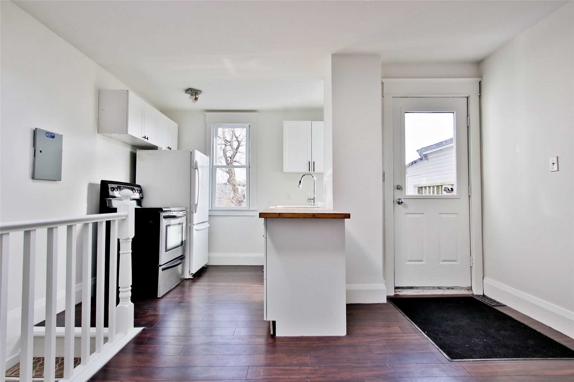 1055 Woodbine Ave