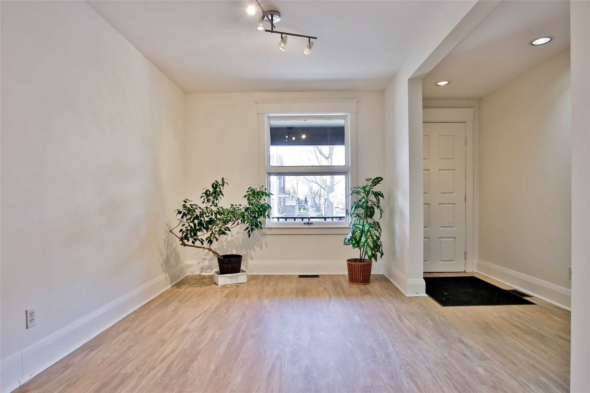 1055 Woodbine Ave