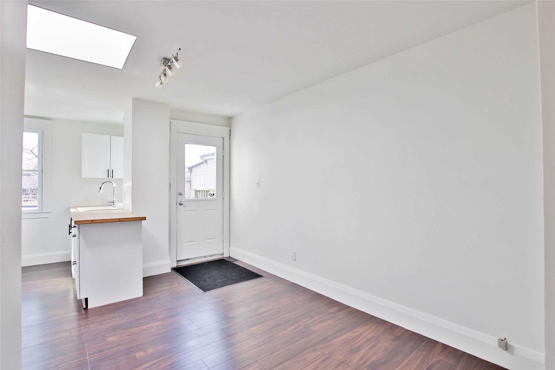 1055 Woodbine Ave