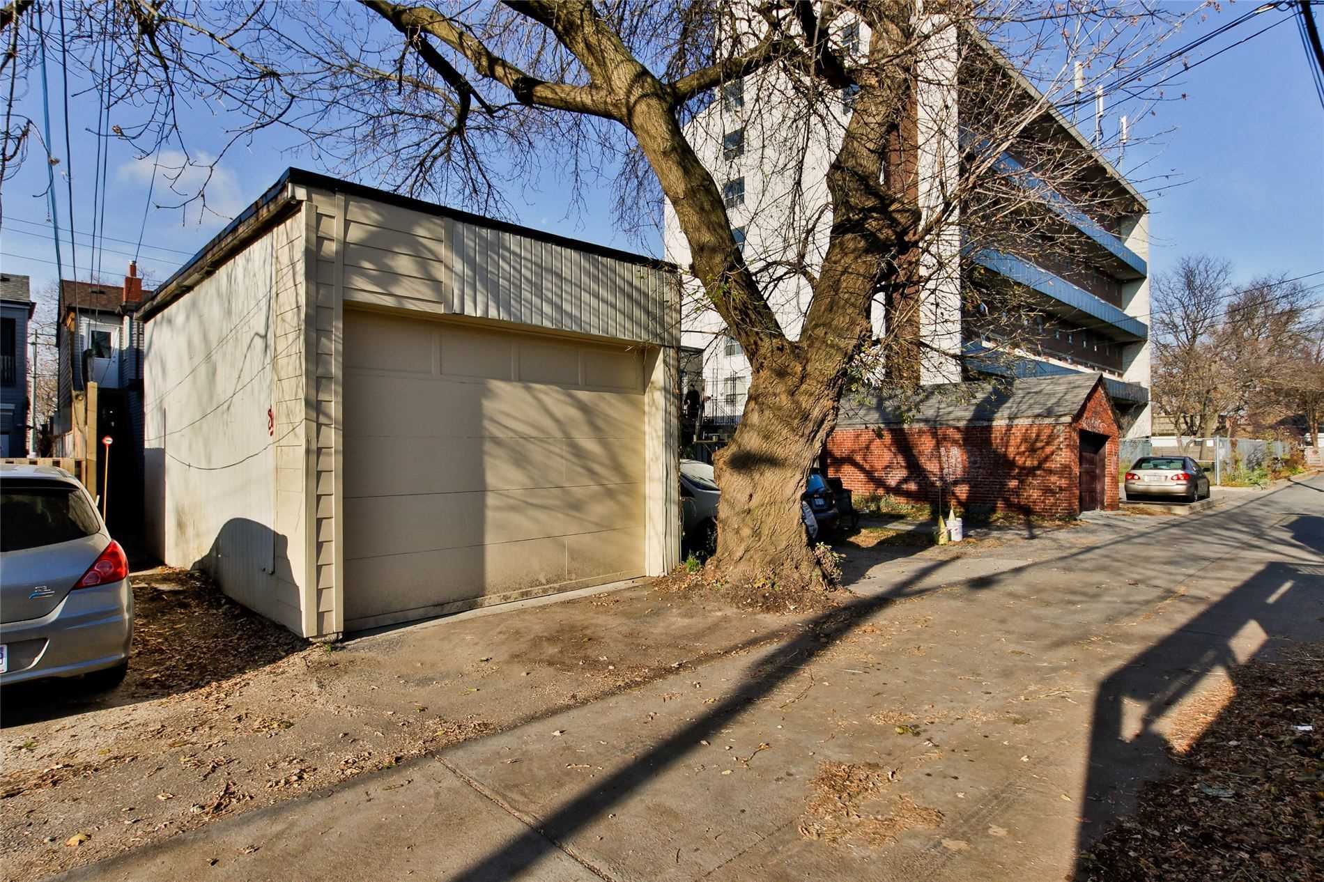1055 Woodbine Ave