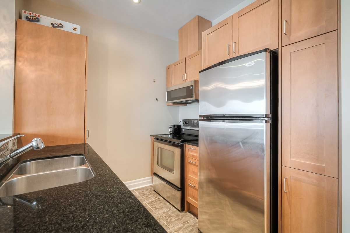 44 Bond St W, #416