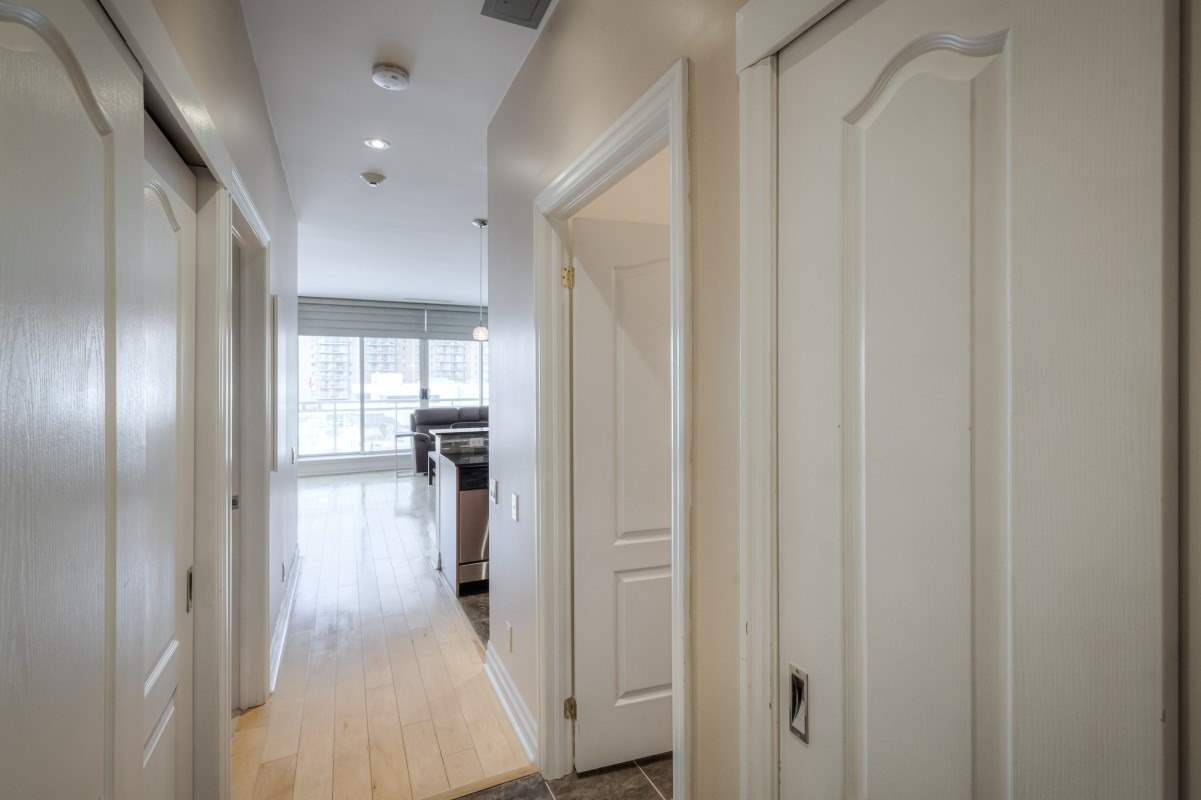 44 Bond St W, #416
