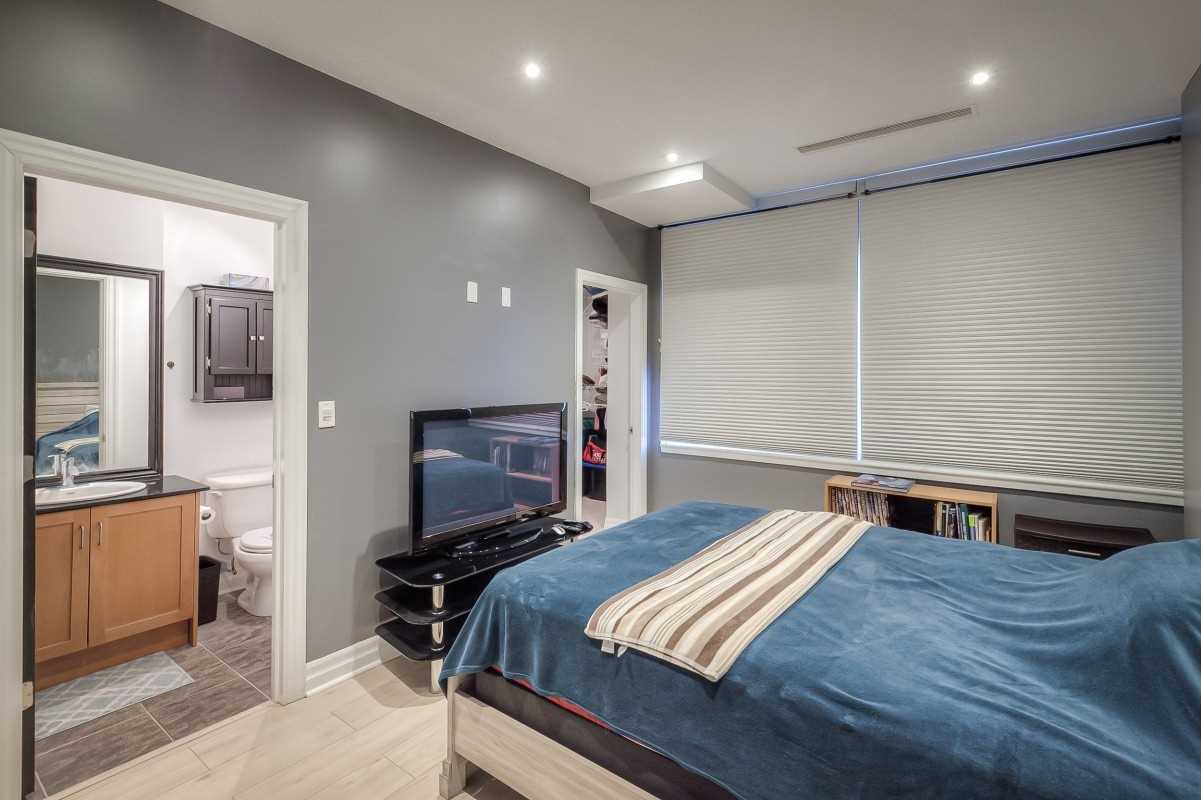 44 Bond St W, #416