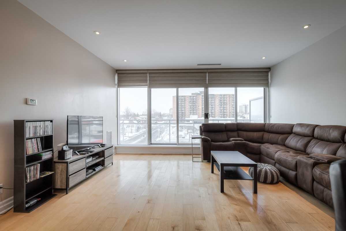 44 Bond St W, #416