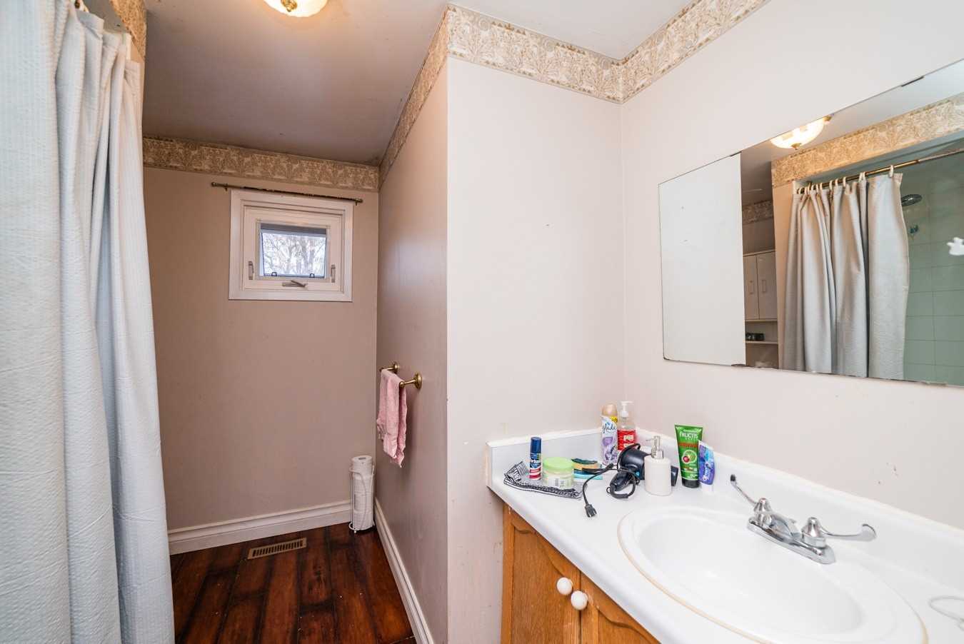 57 Hillhurst Cres