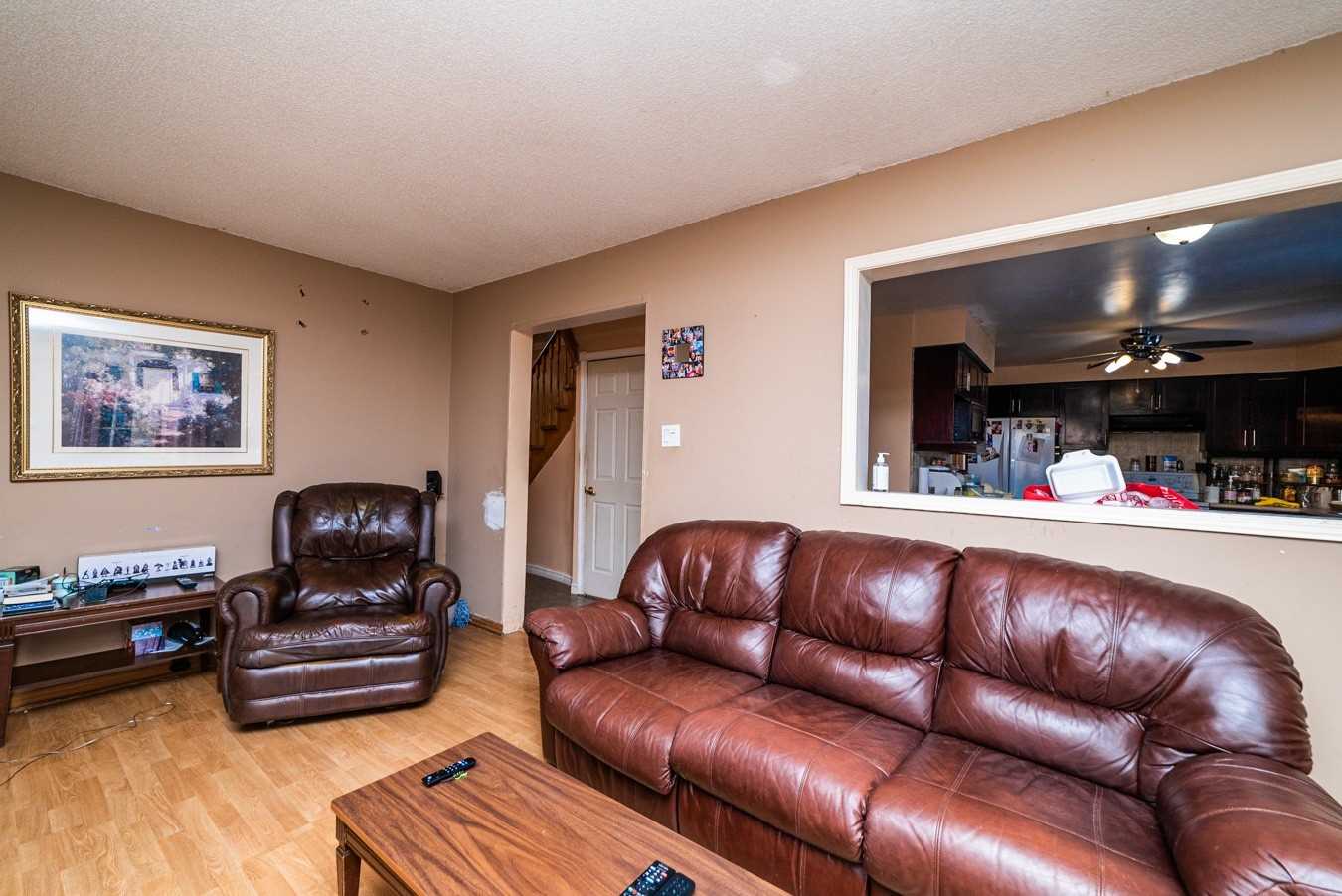 57 Hillhurst Cres