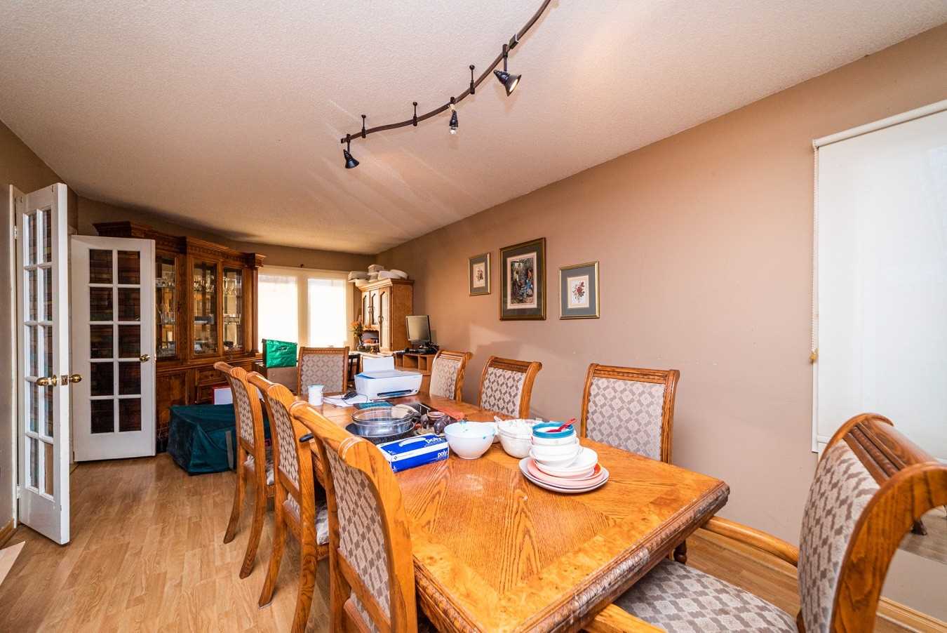 57 Hillhurst Cres